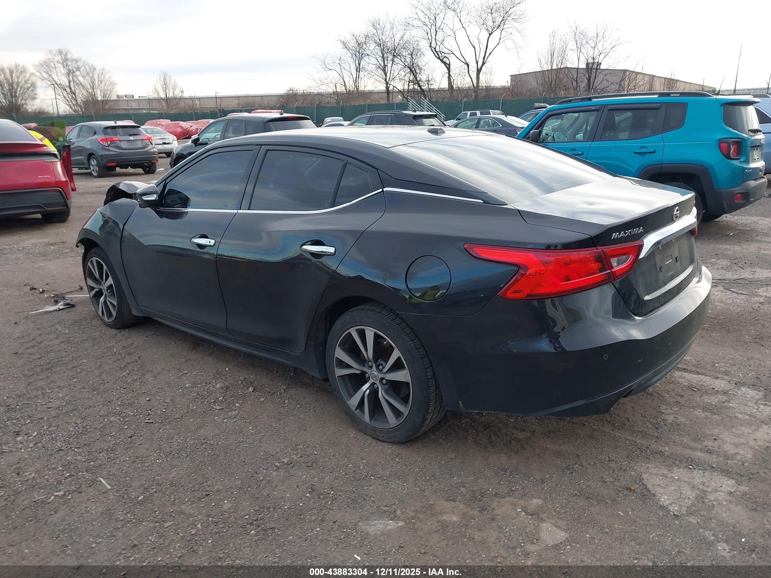 NISSAN MAXIMA image 3