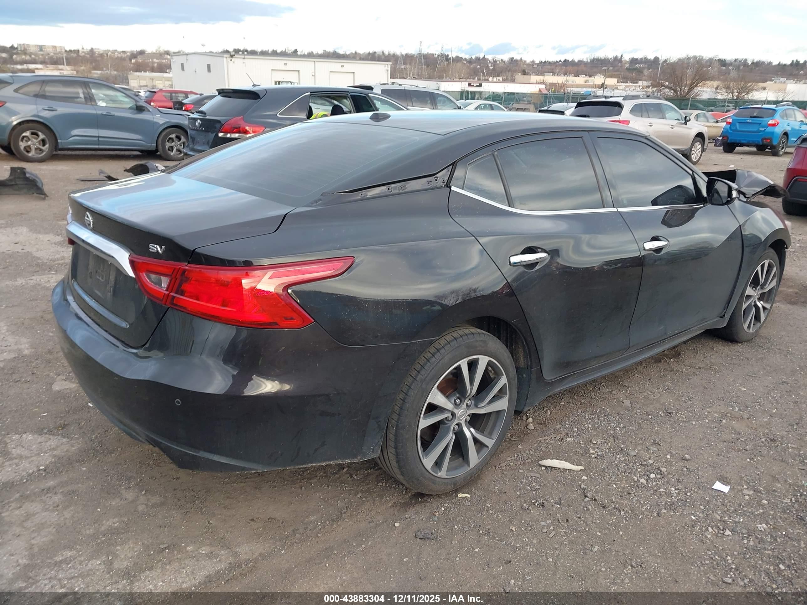 NISSAN MAXIMA image 4