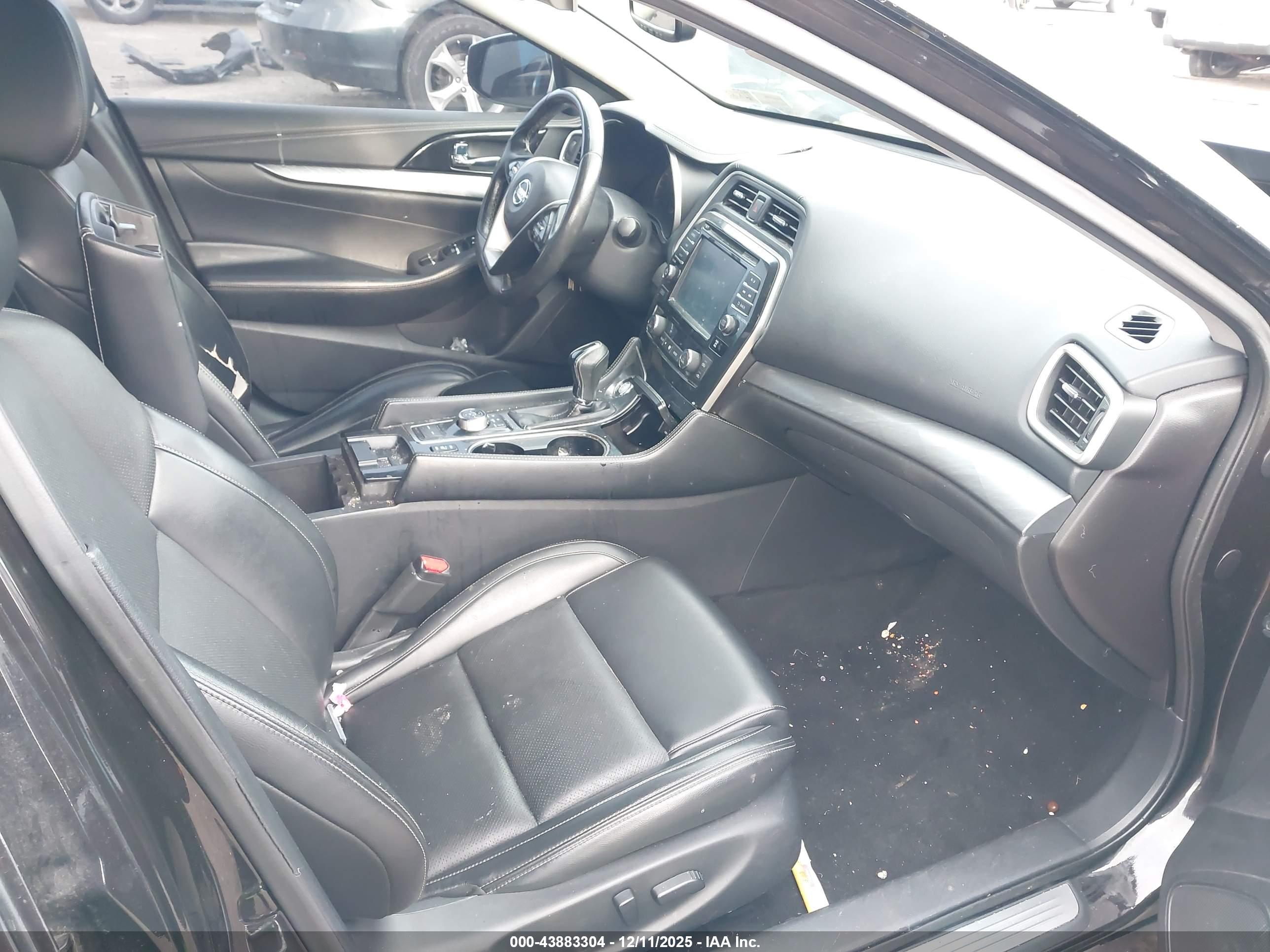 NISSAN MAXIMA image 5