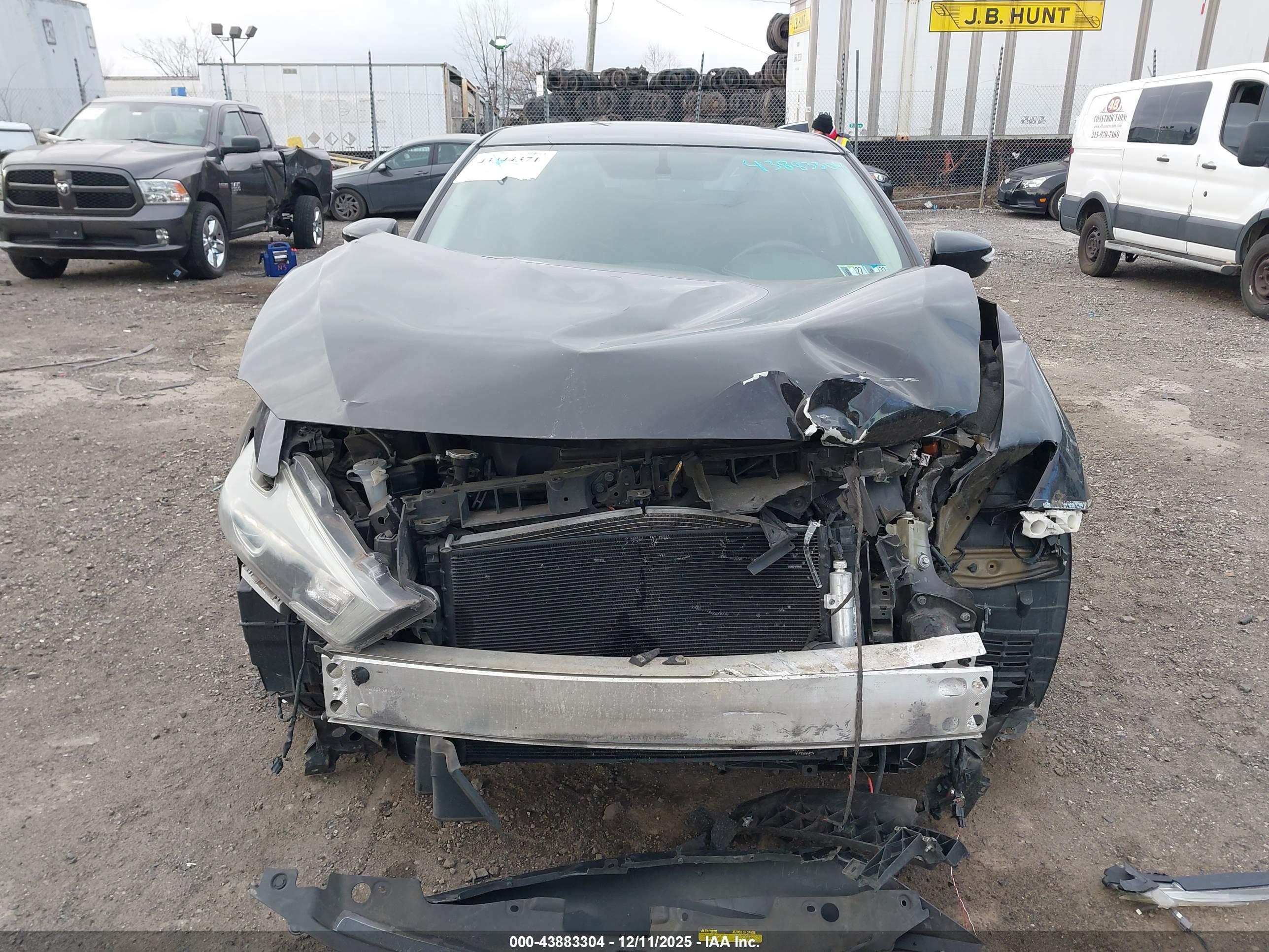 NISSAN MAXIMA image 6