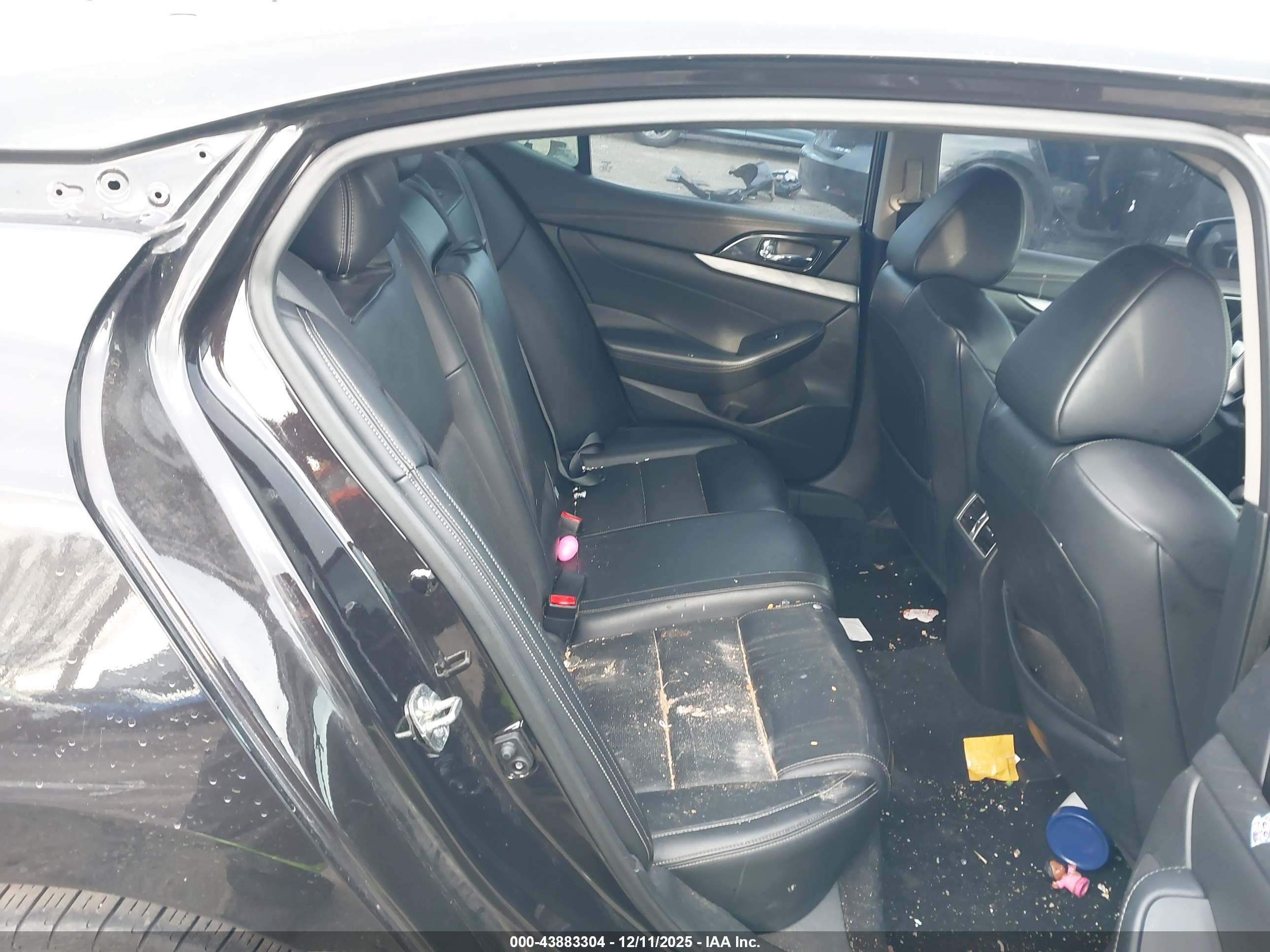 NISSAN MAXIMA image 8