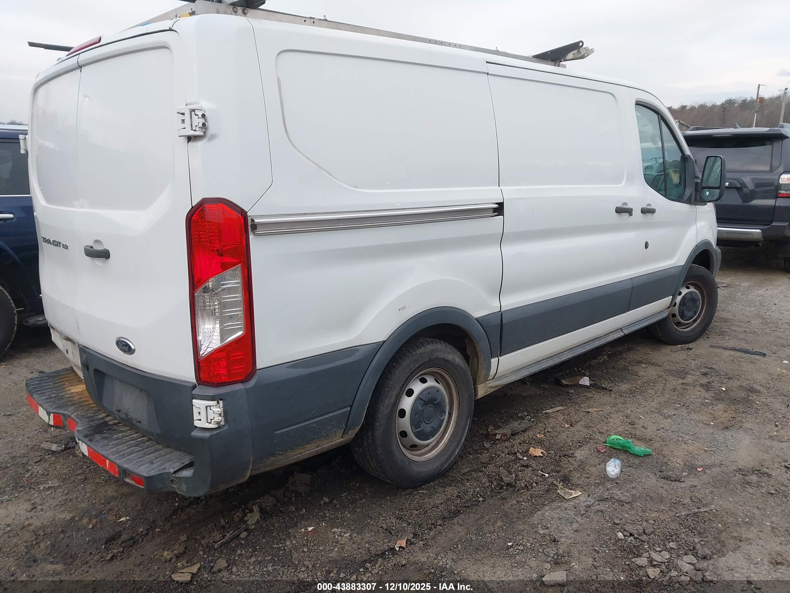 FORD TRANSIT-150 image 4