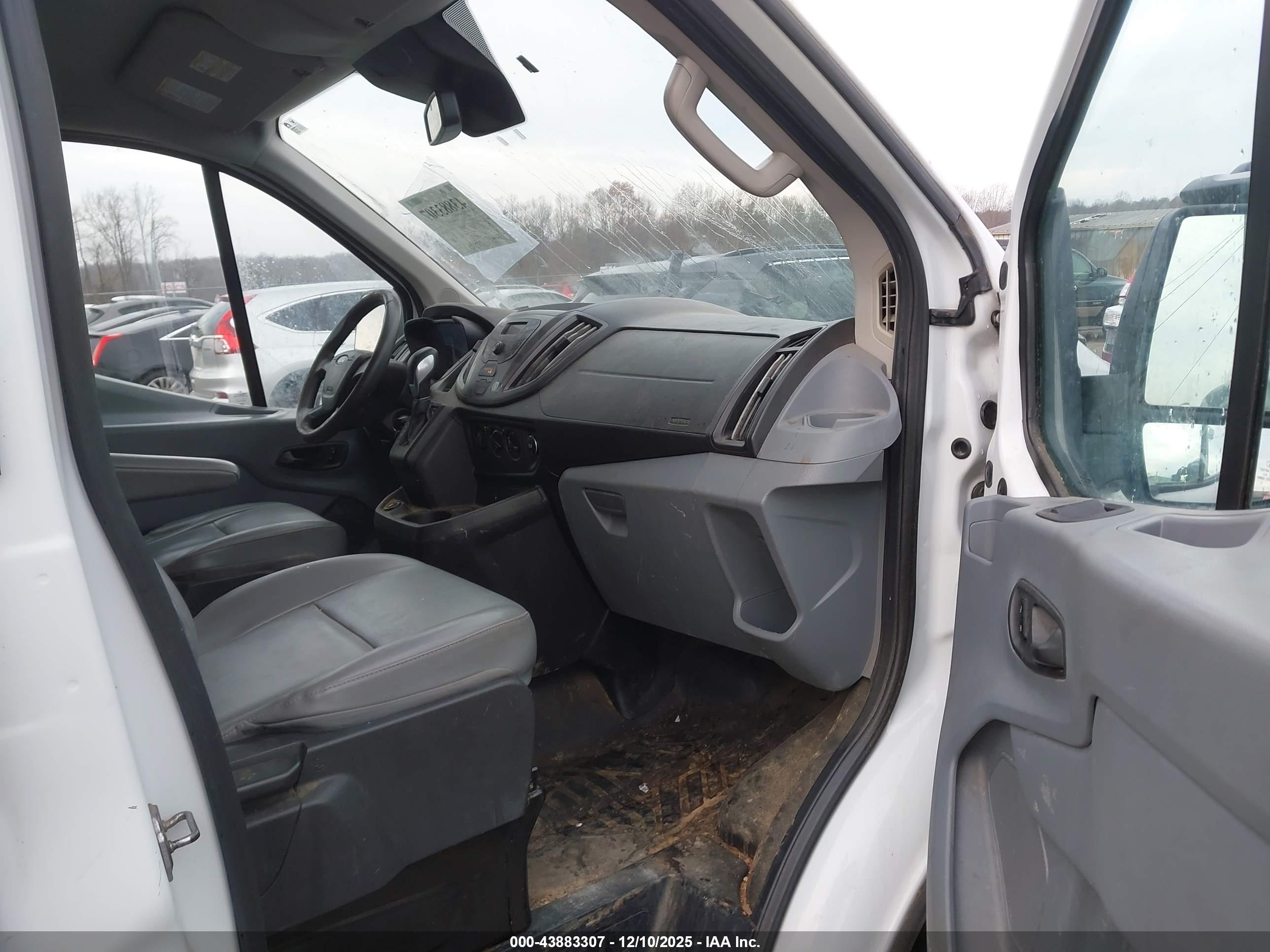 FORD TRANSIT-150 image 5