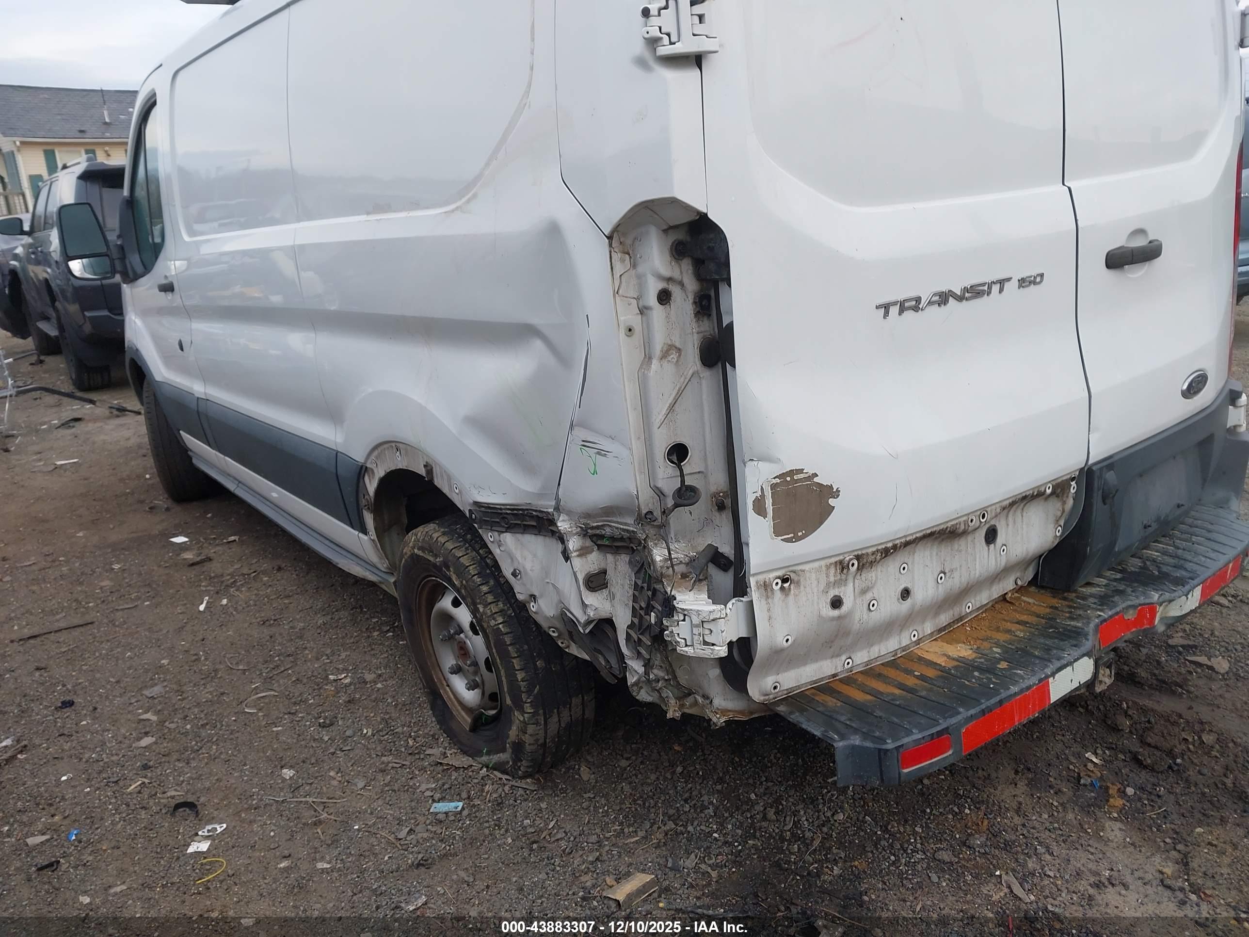 FORD TRANSIT-150 image 6