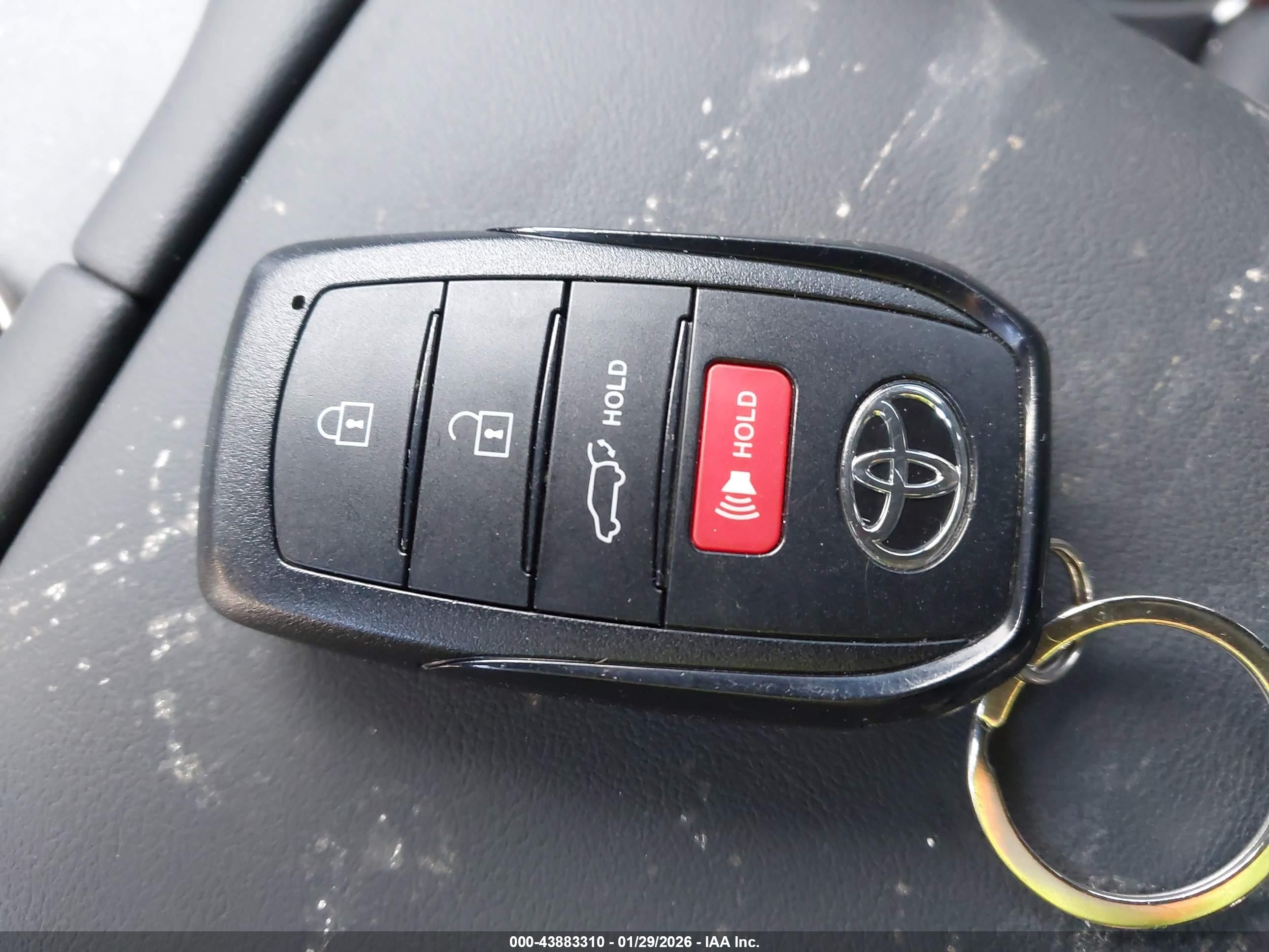 TOYOTA CROWN image 11