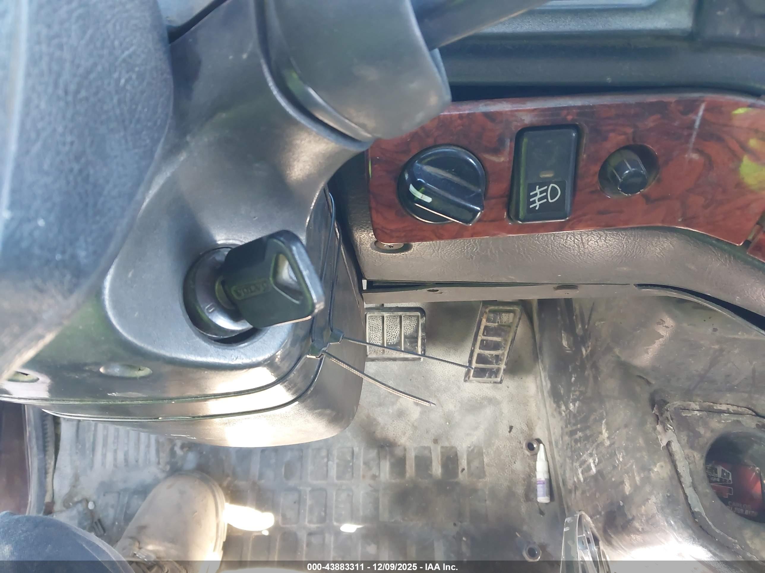 VOLVO VN image 11