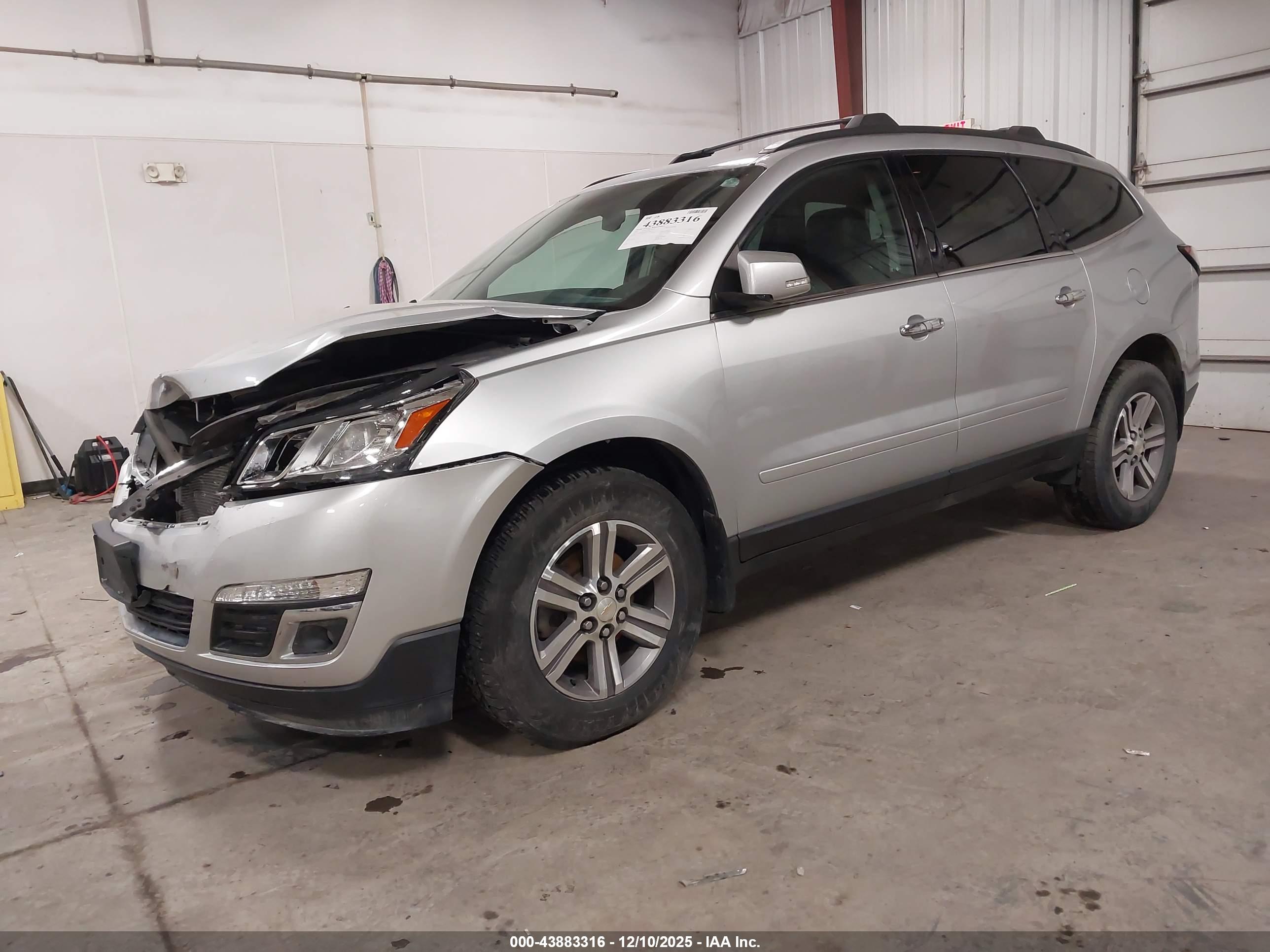 CHEVROLET TRAVERSE image 2