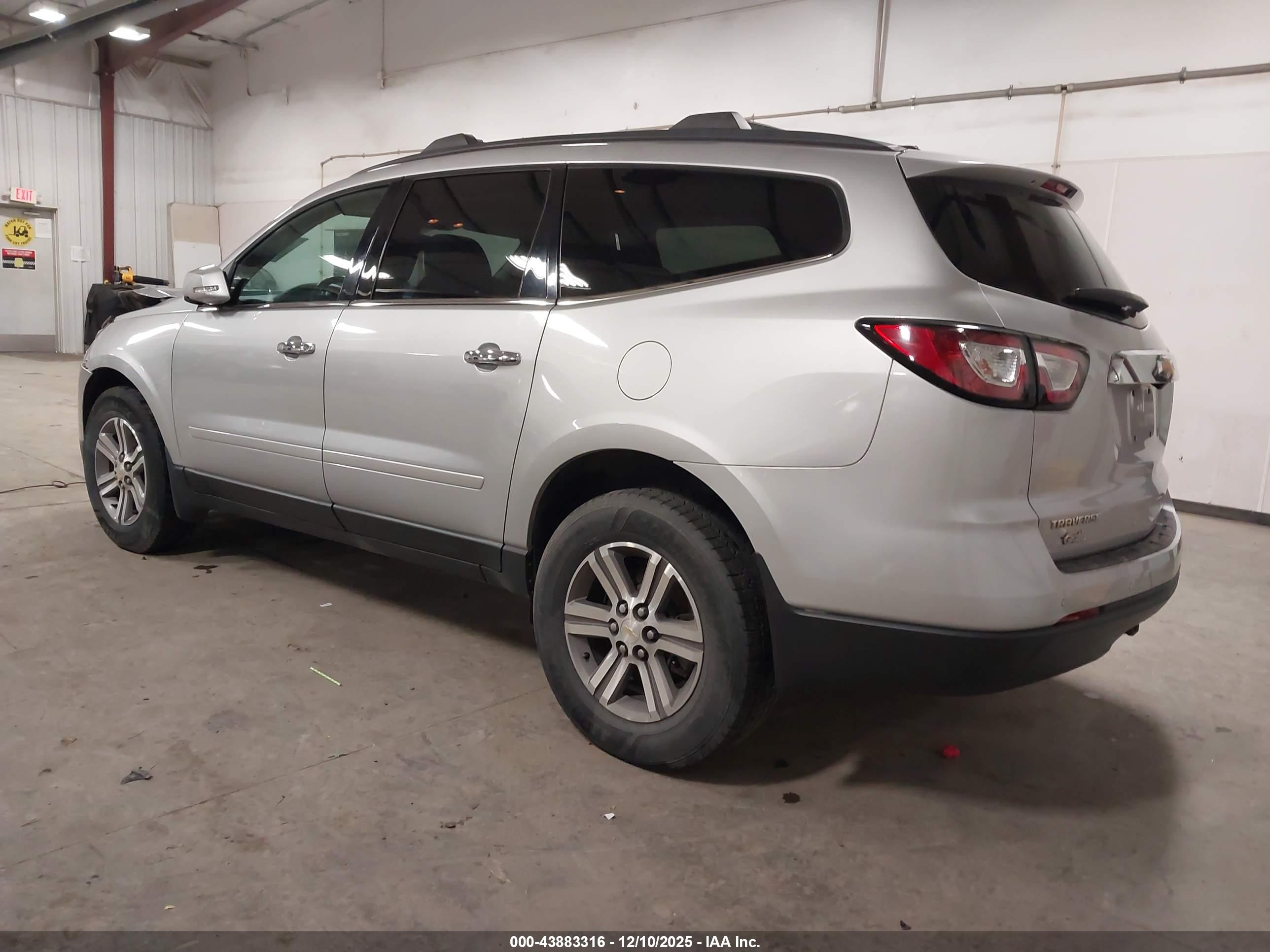CHEVROLET TRAVERSE image 3