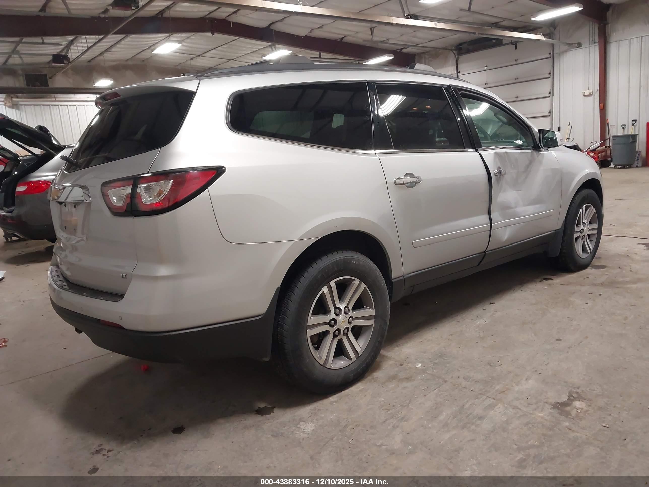 CHEVROLET TRAVERSE image 4