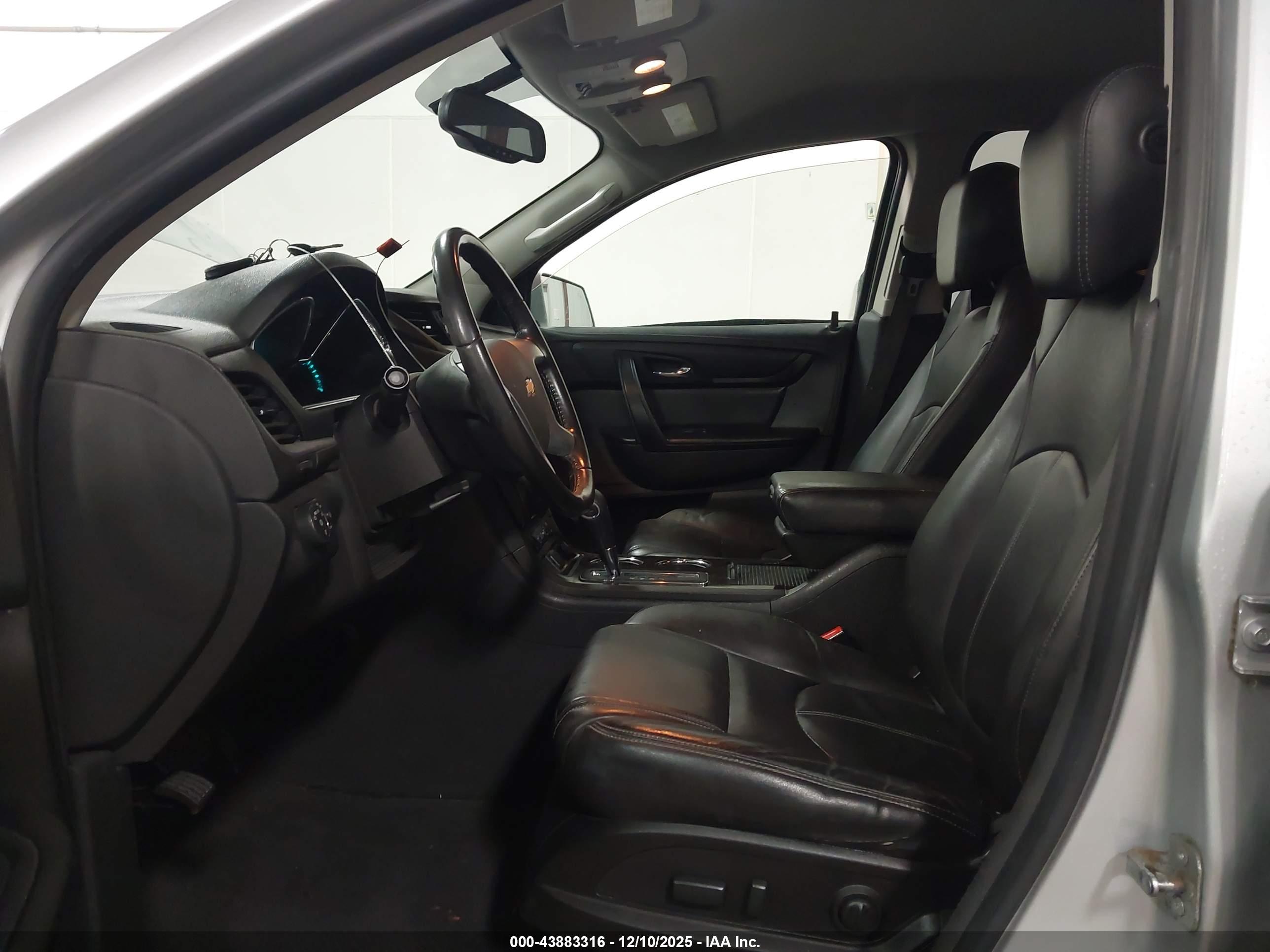CHEVROLET TRAVERSE image 5