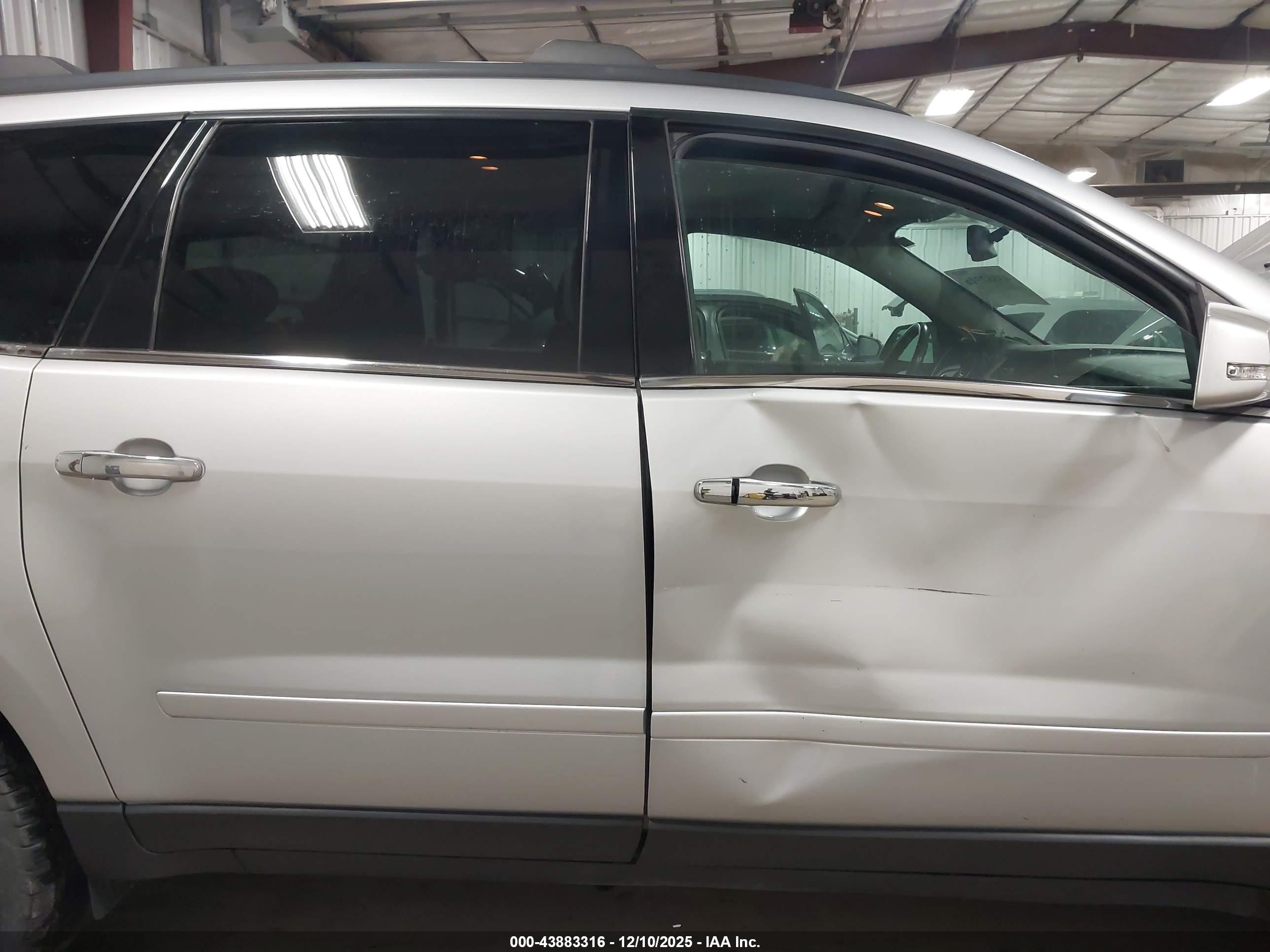 CHEVROLET TRAVERSE image 6