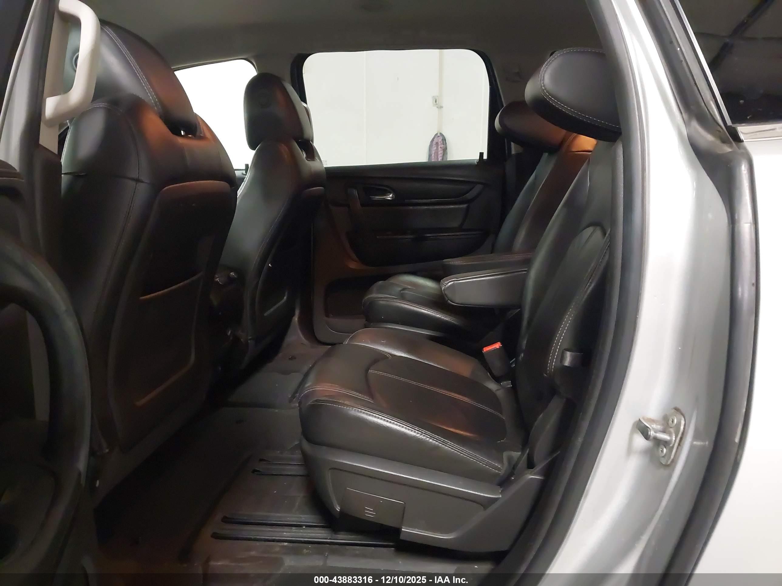 CHEVROLET TRAVERSE image 8