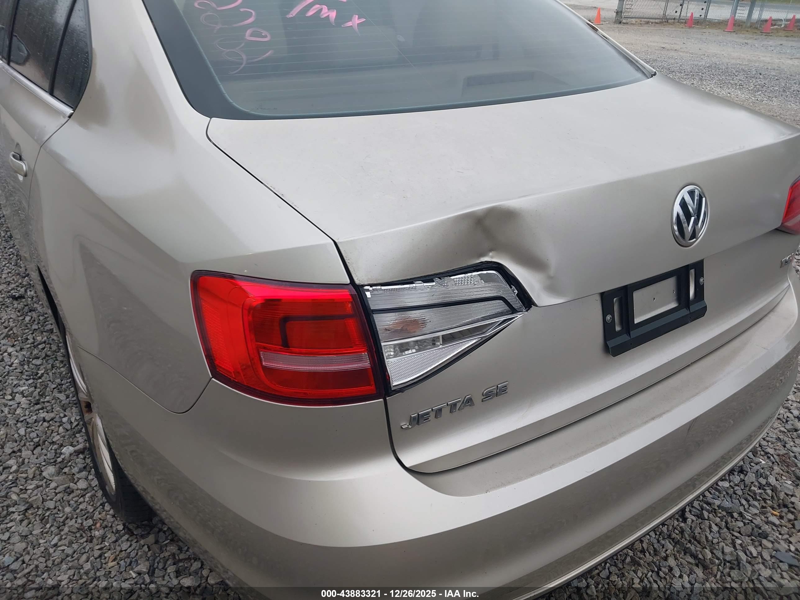VOLKSWAGEN JETTA image 6