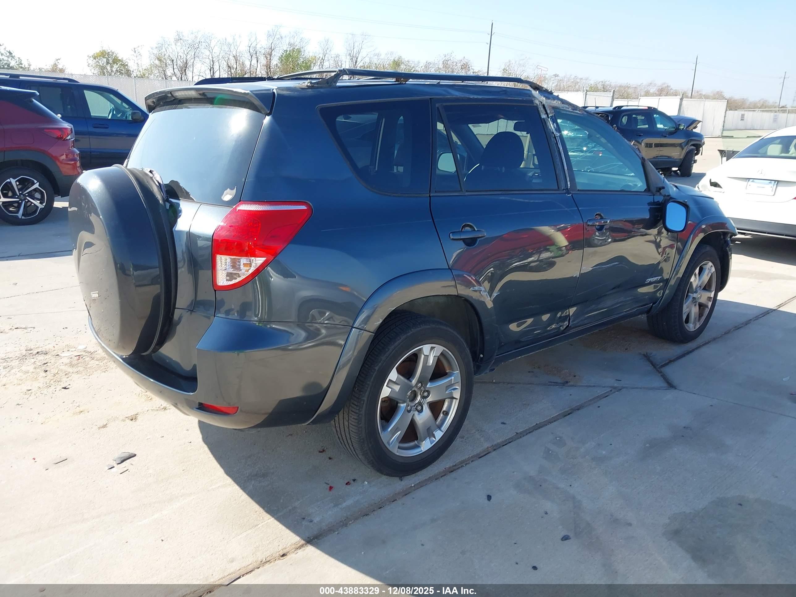 TOYOTA RAV4 image 4