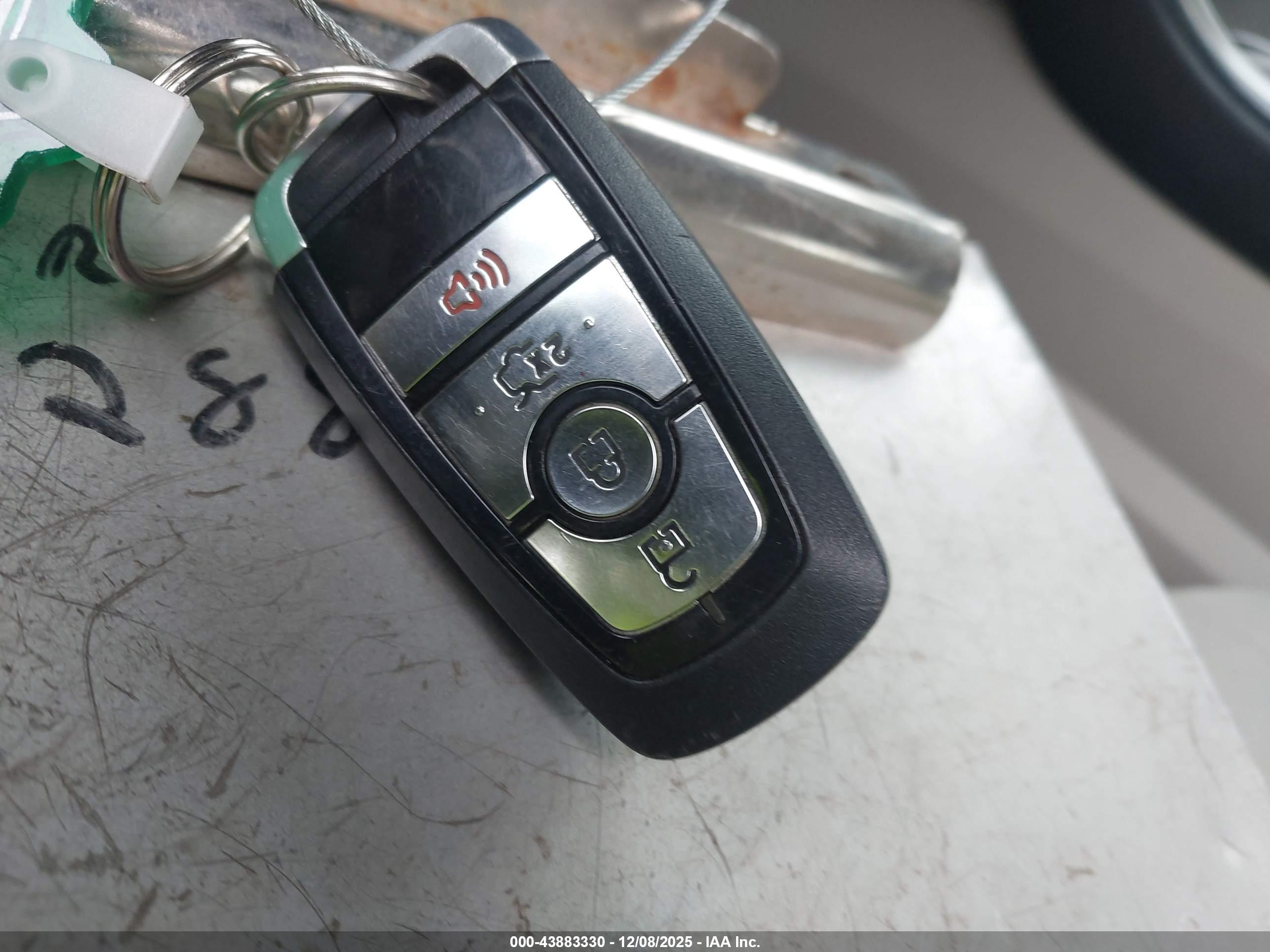 FORD FUSION image 11