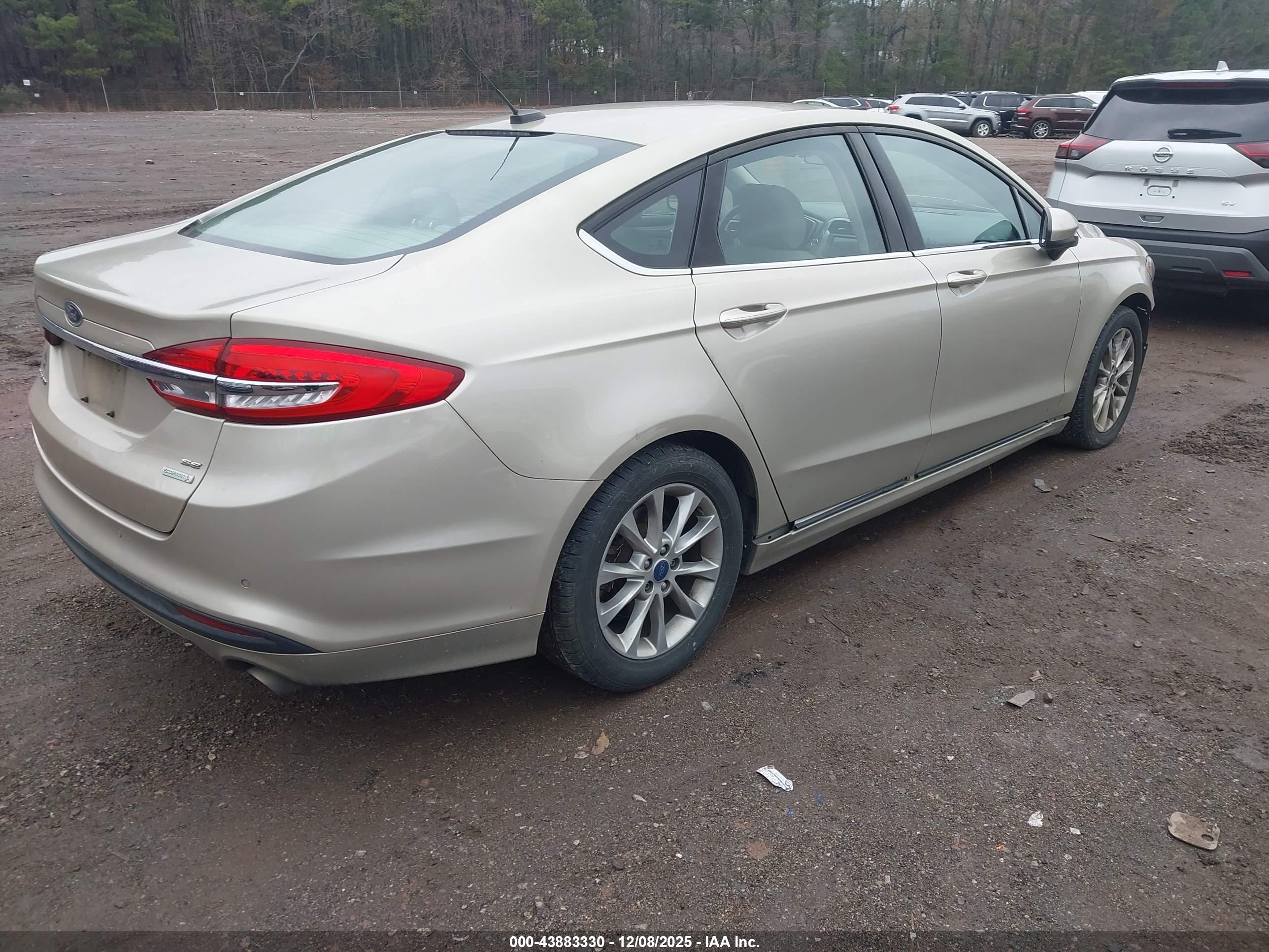 FORD FUSION image 4