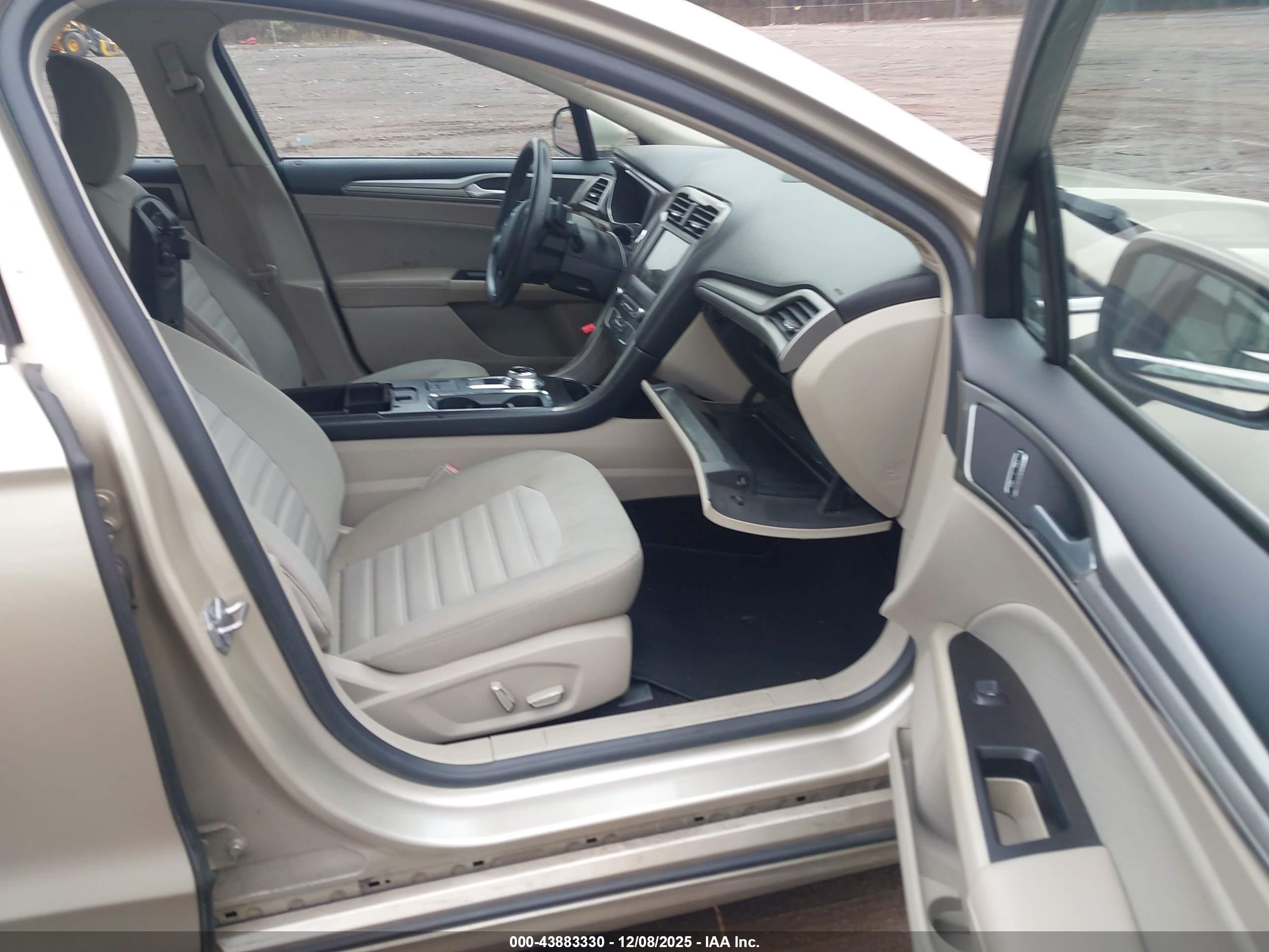 FORD FUSION image 5