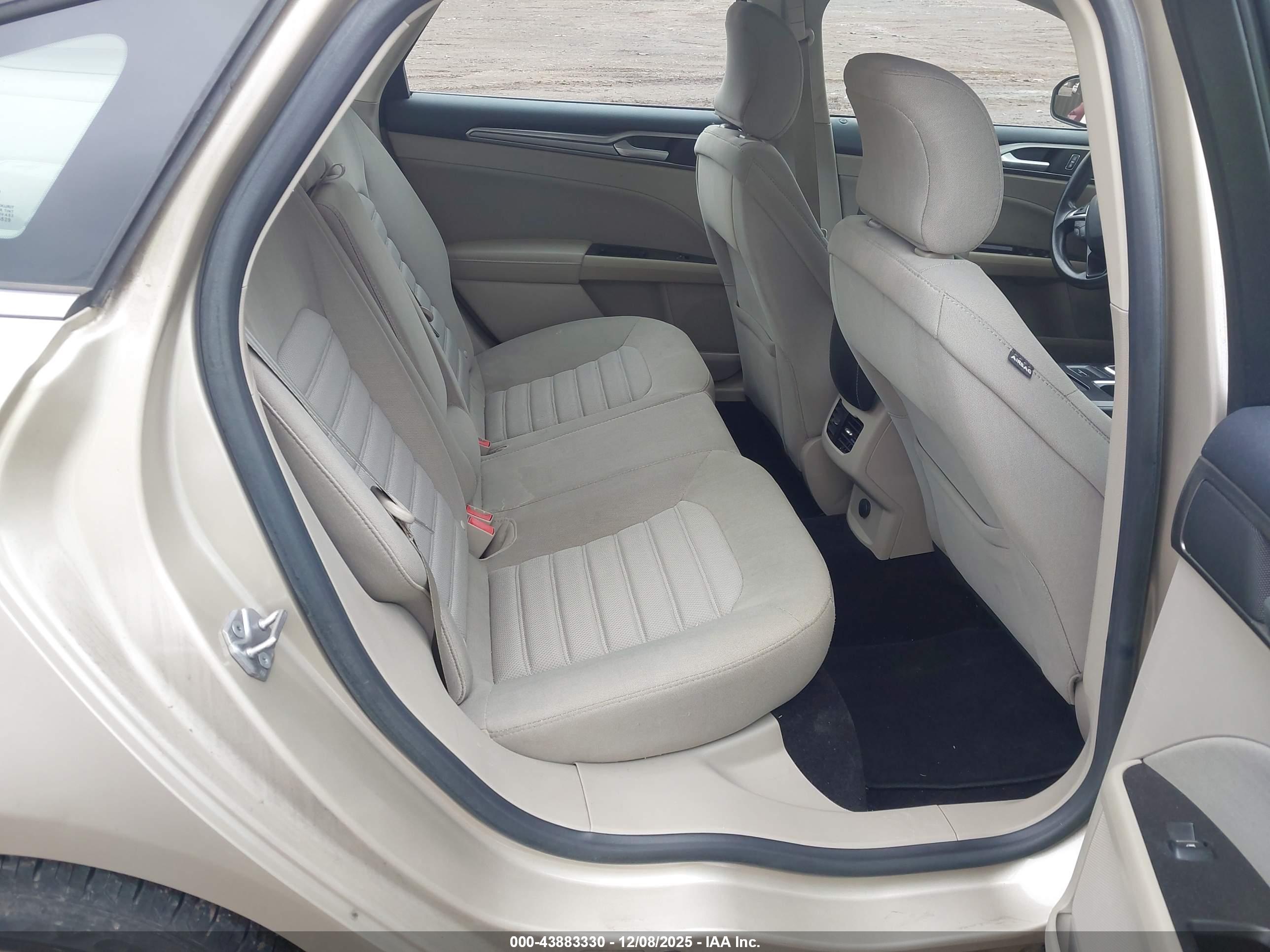 FORD FUSION image 8