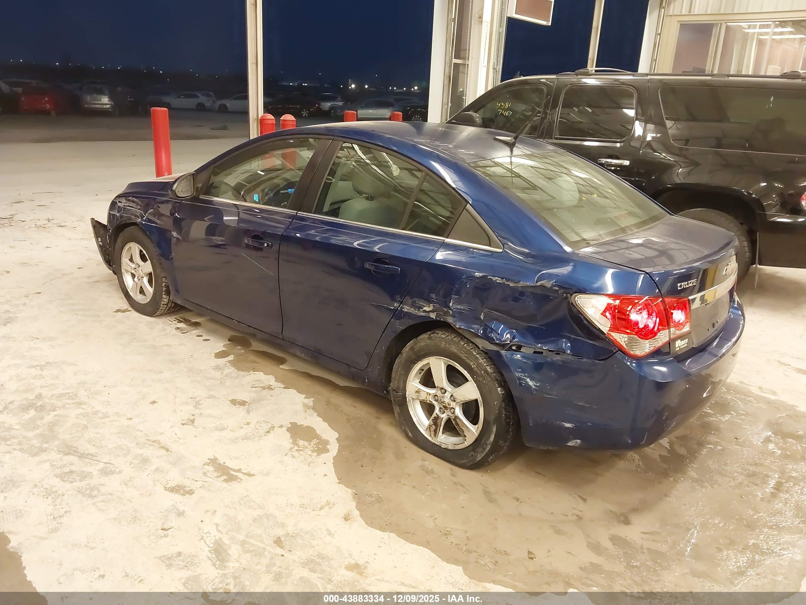 CHEVROLET CRUZE image 3
