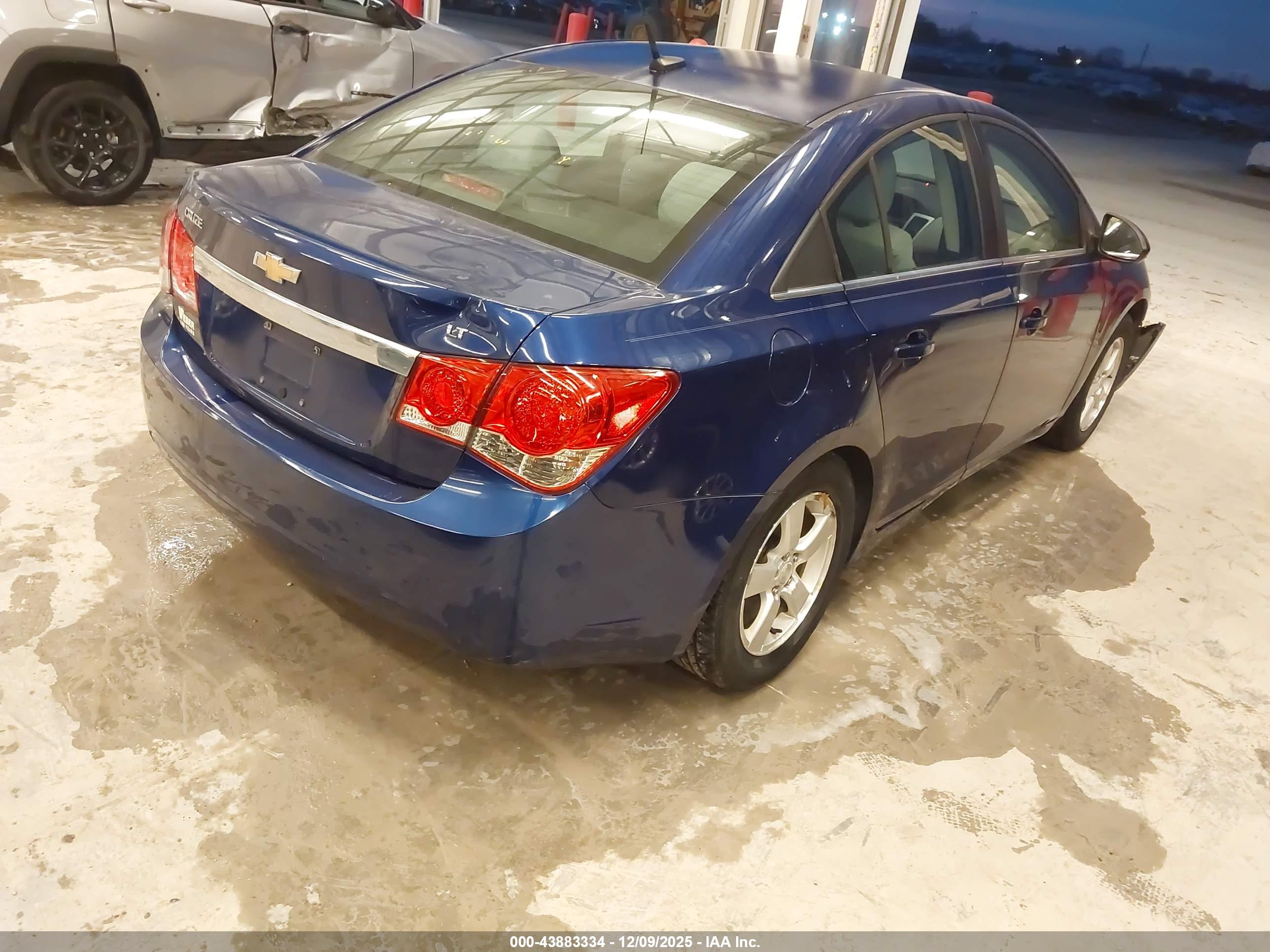 CHEVROLET CRUZE image 4