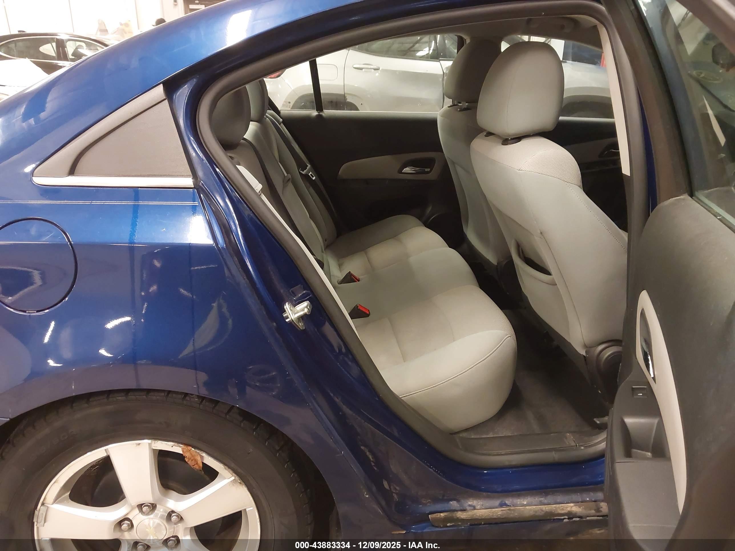 CHEVROLET CRUZE image 8