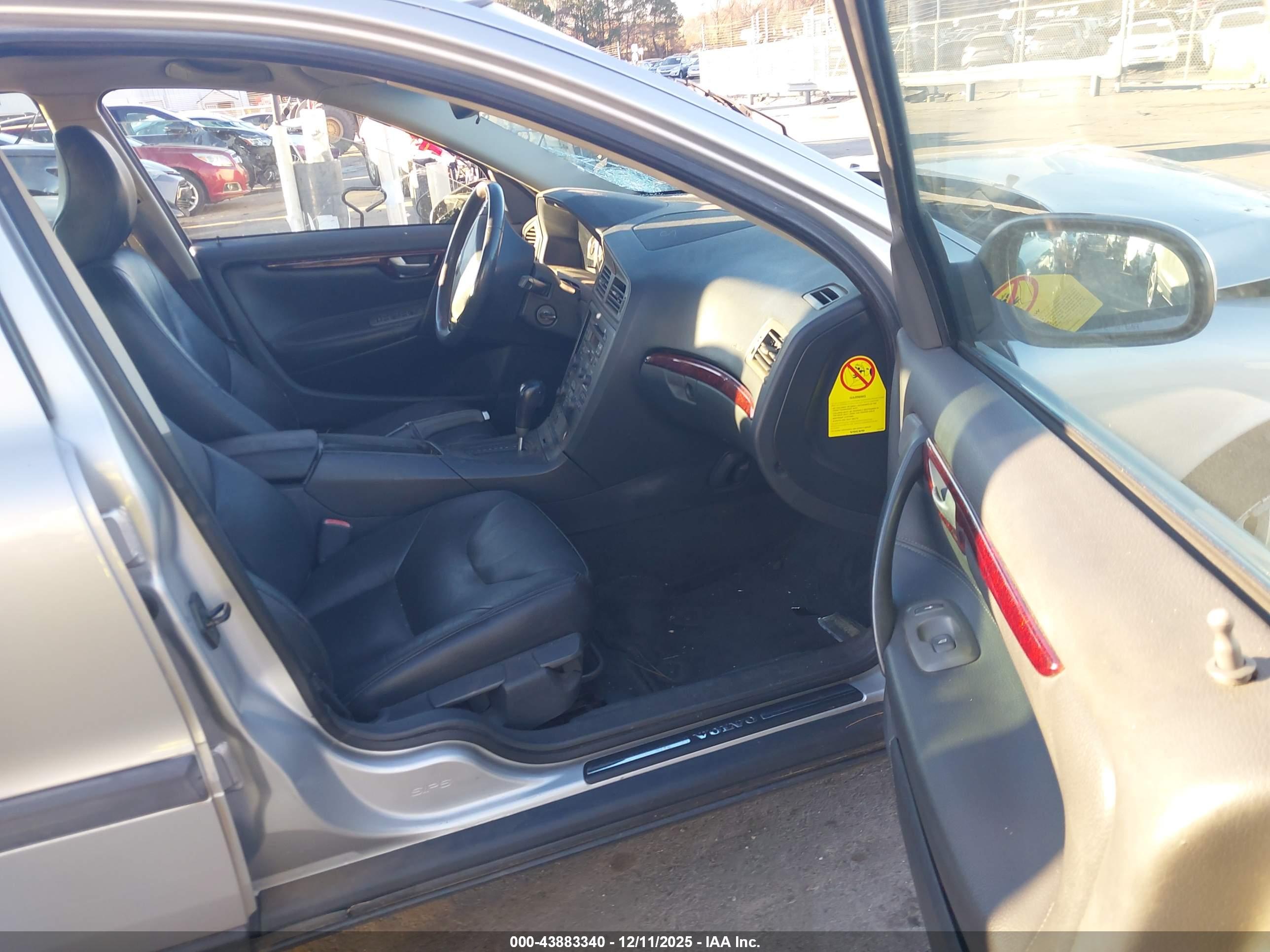 VOLVO S60 image 5