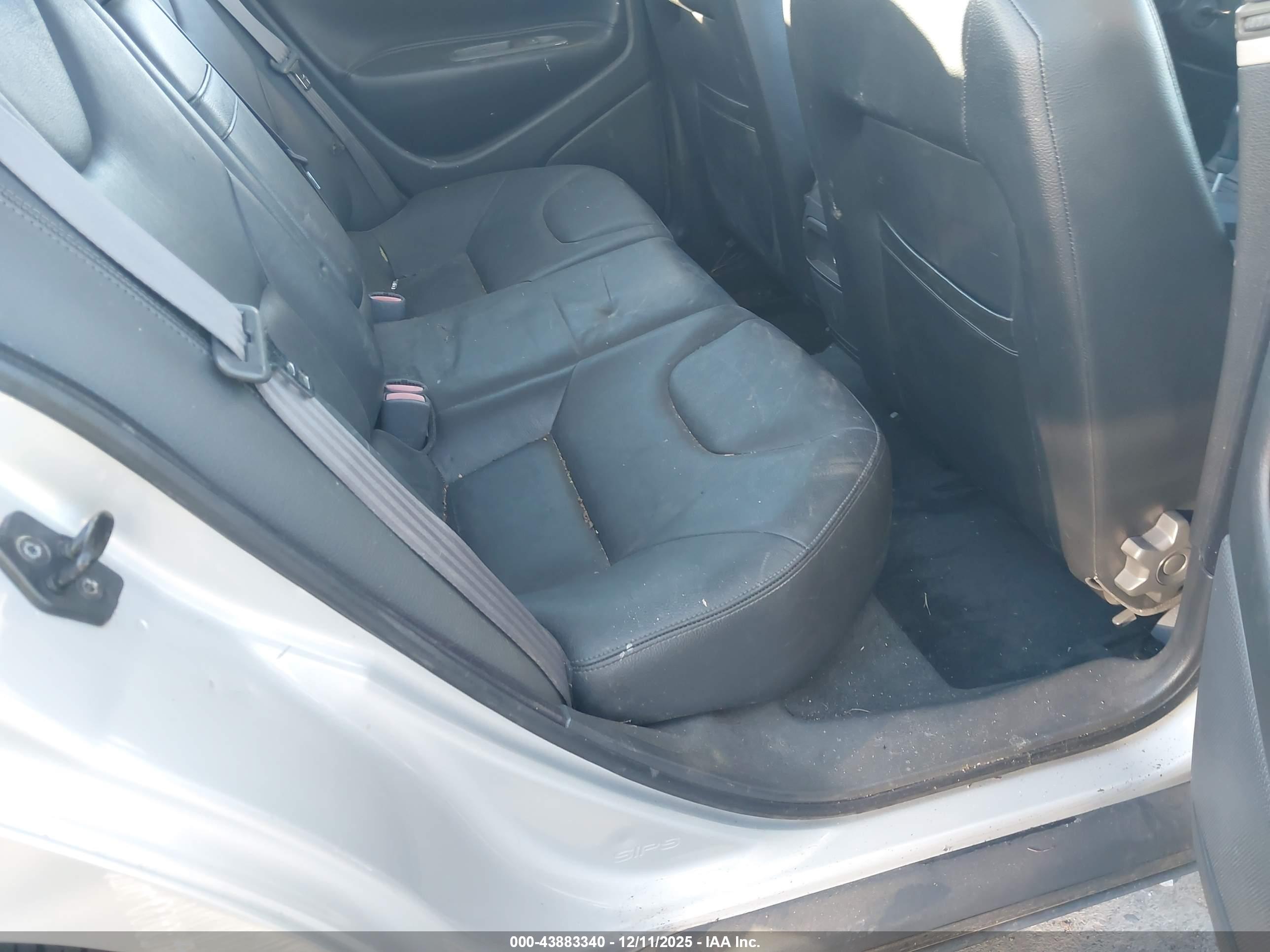 VOLVO S60 image 8