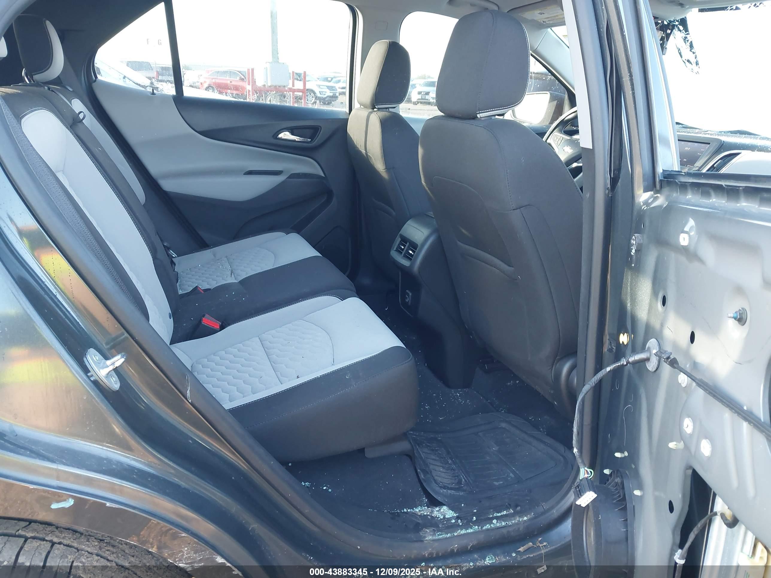 CHEVROLET EQUINOX image 8