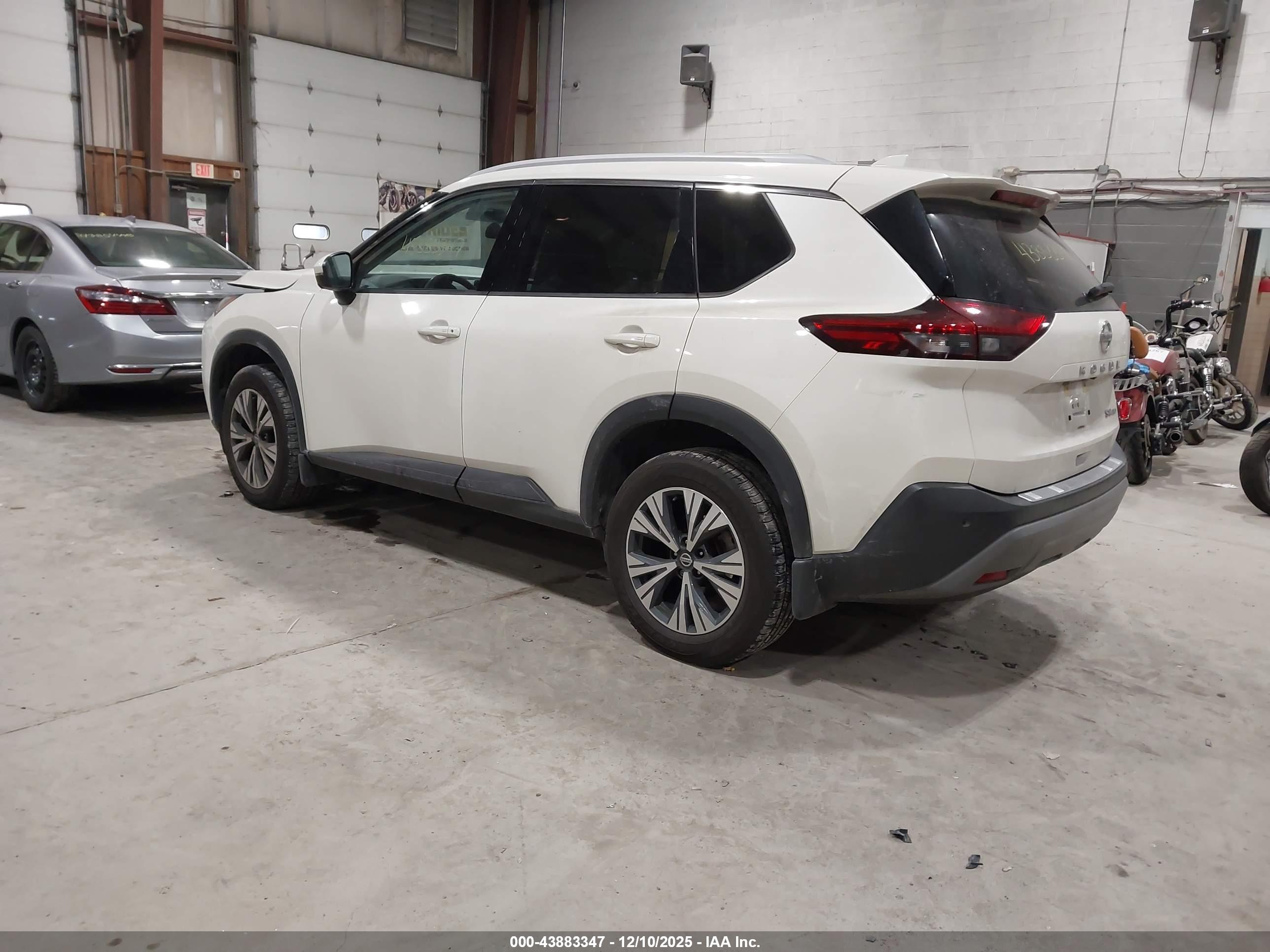 NISSAN ROGUE image 3