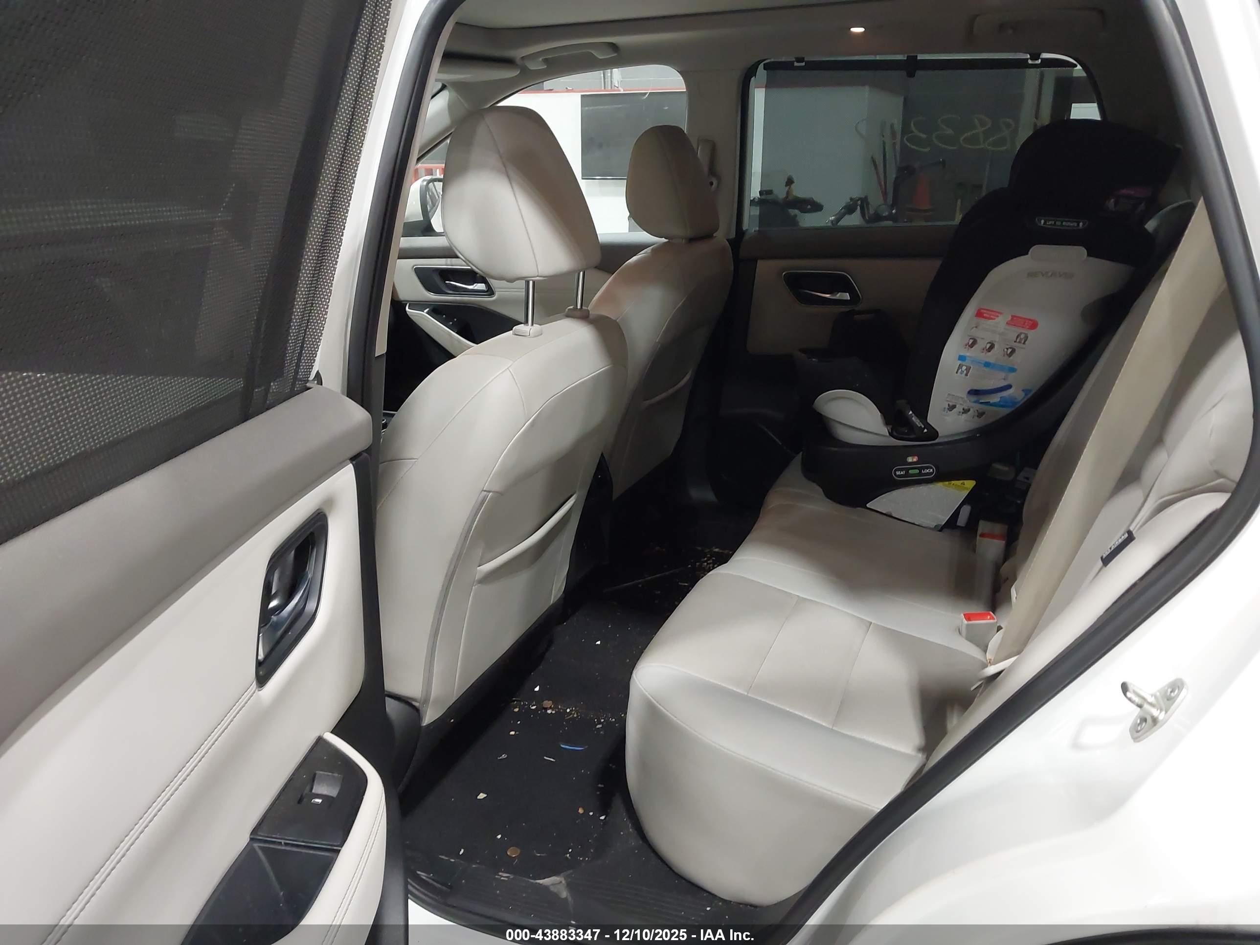NISSAN ROGUE image 8