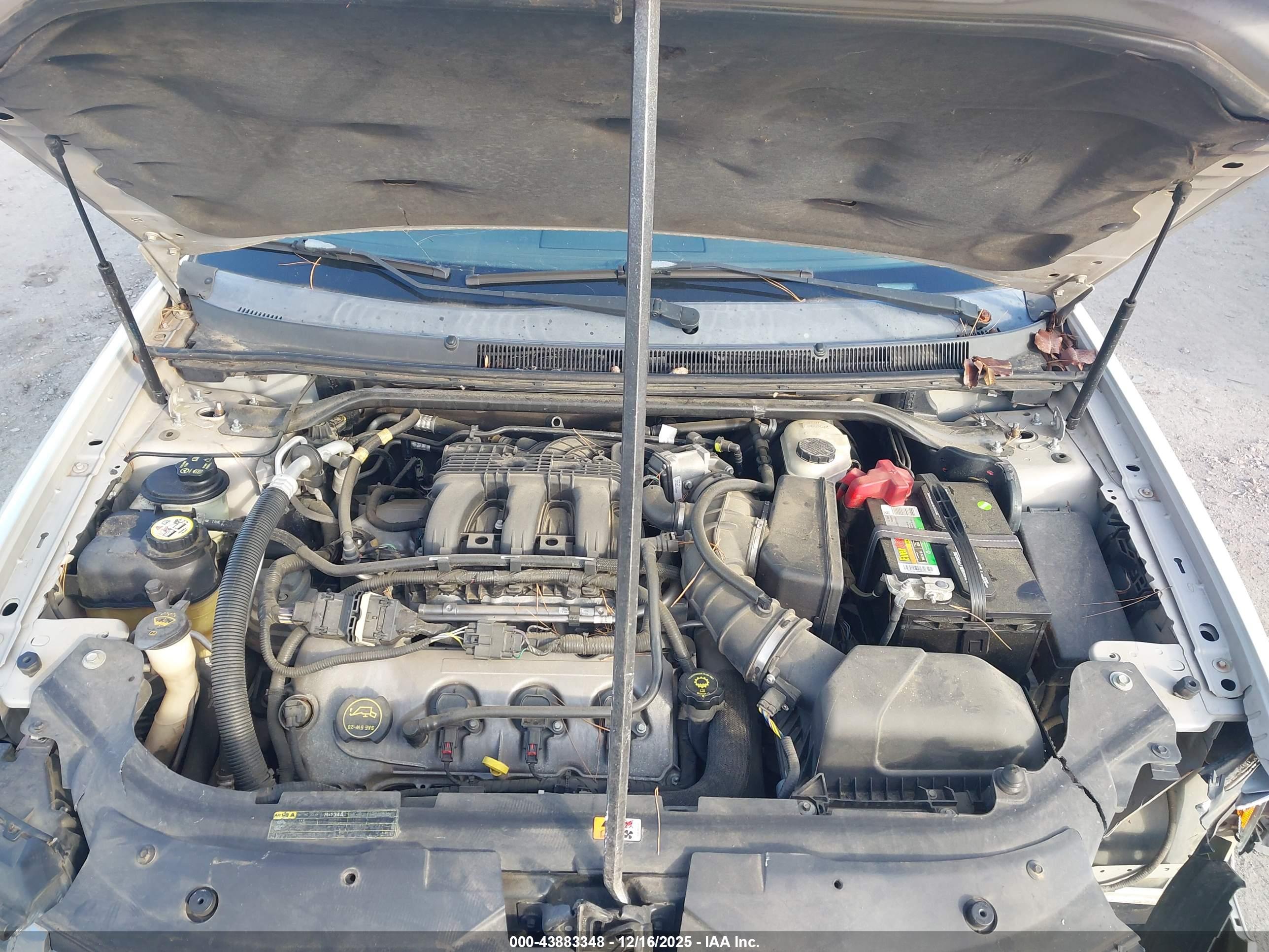 FORD TAURUS image 10