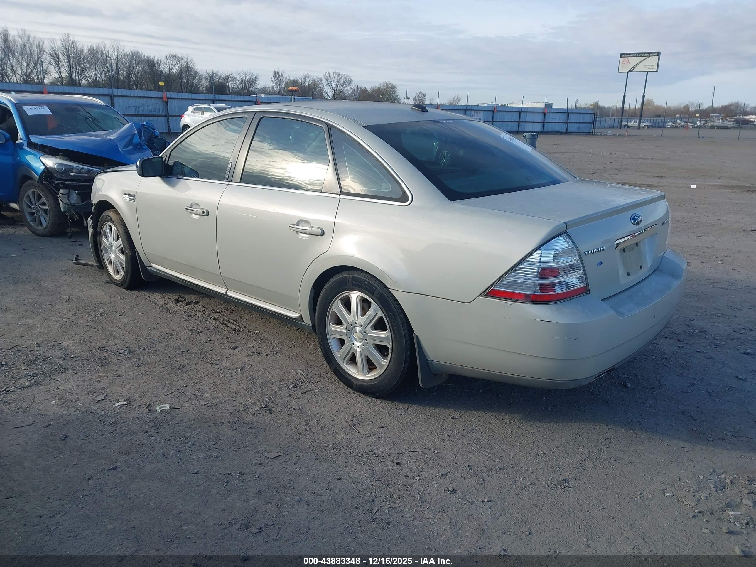FORD TAURUS image 3
