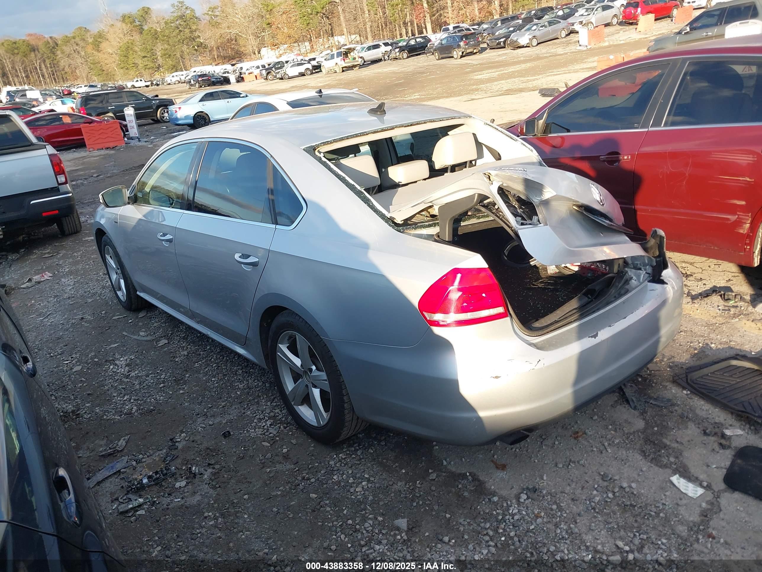 VOLKSWAGEN PASSAT image 3