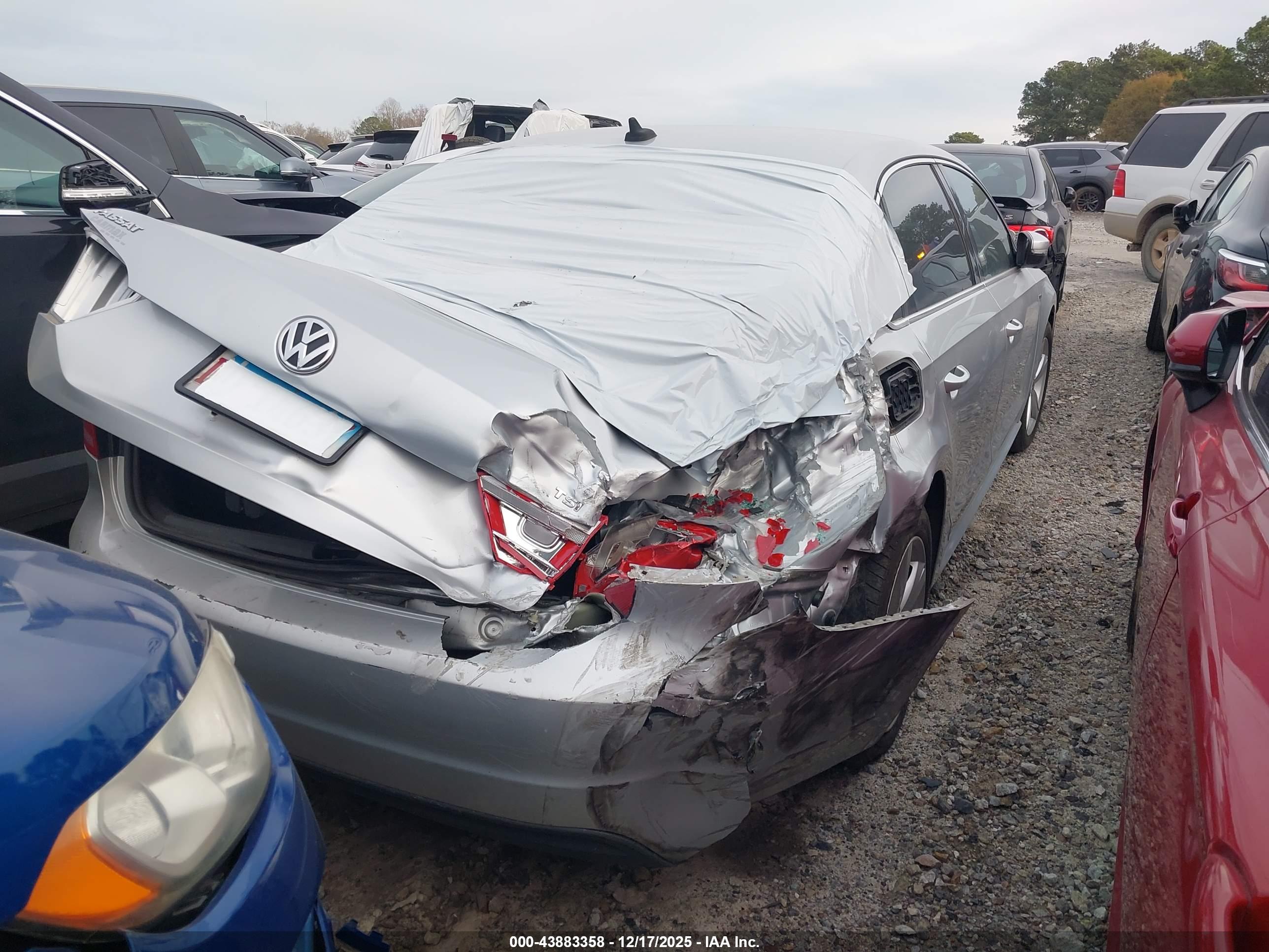 VOLKSWAGEN PASSAT image 4
