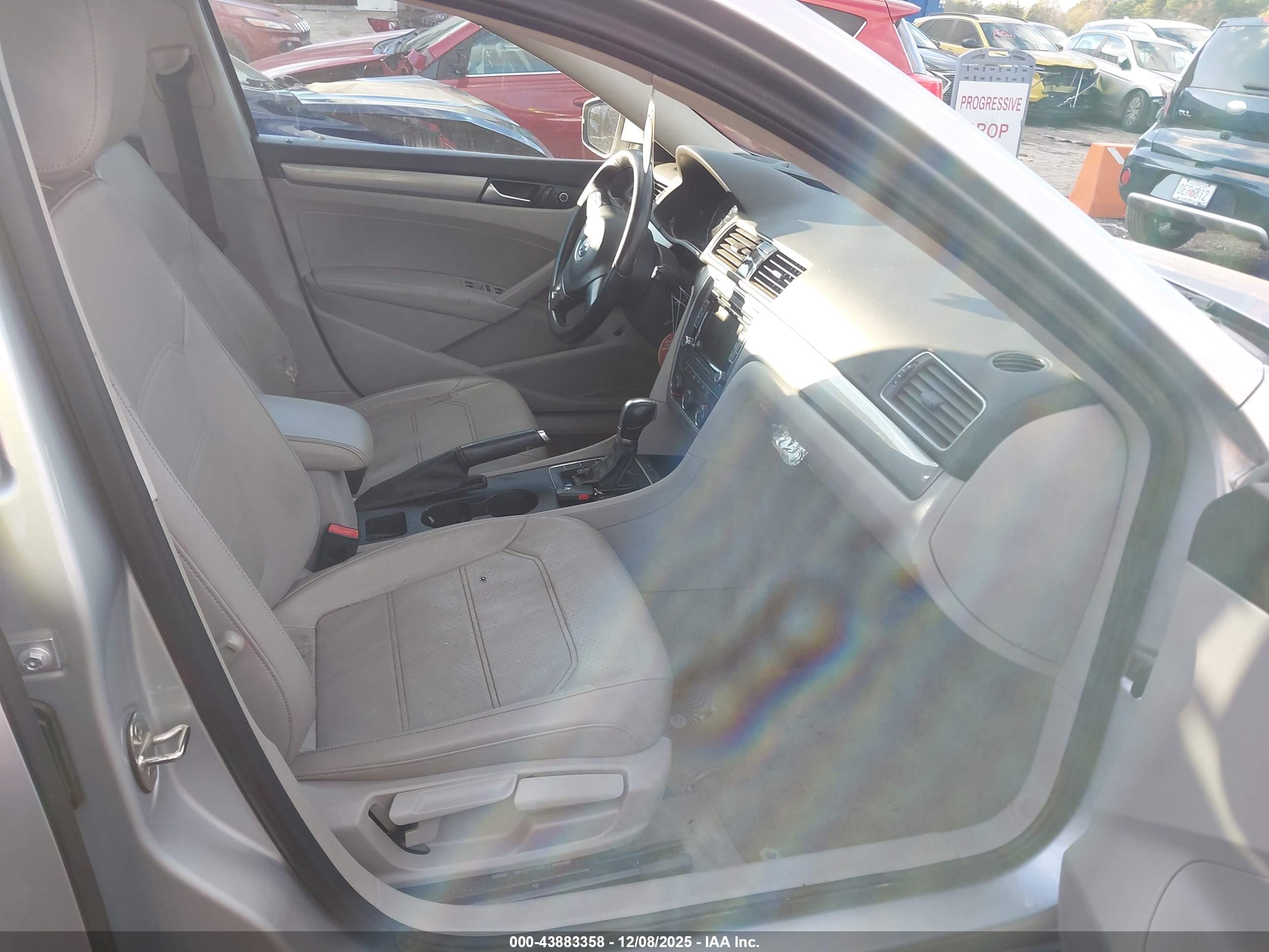 VOLKSWAGEN PASSAT image 5