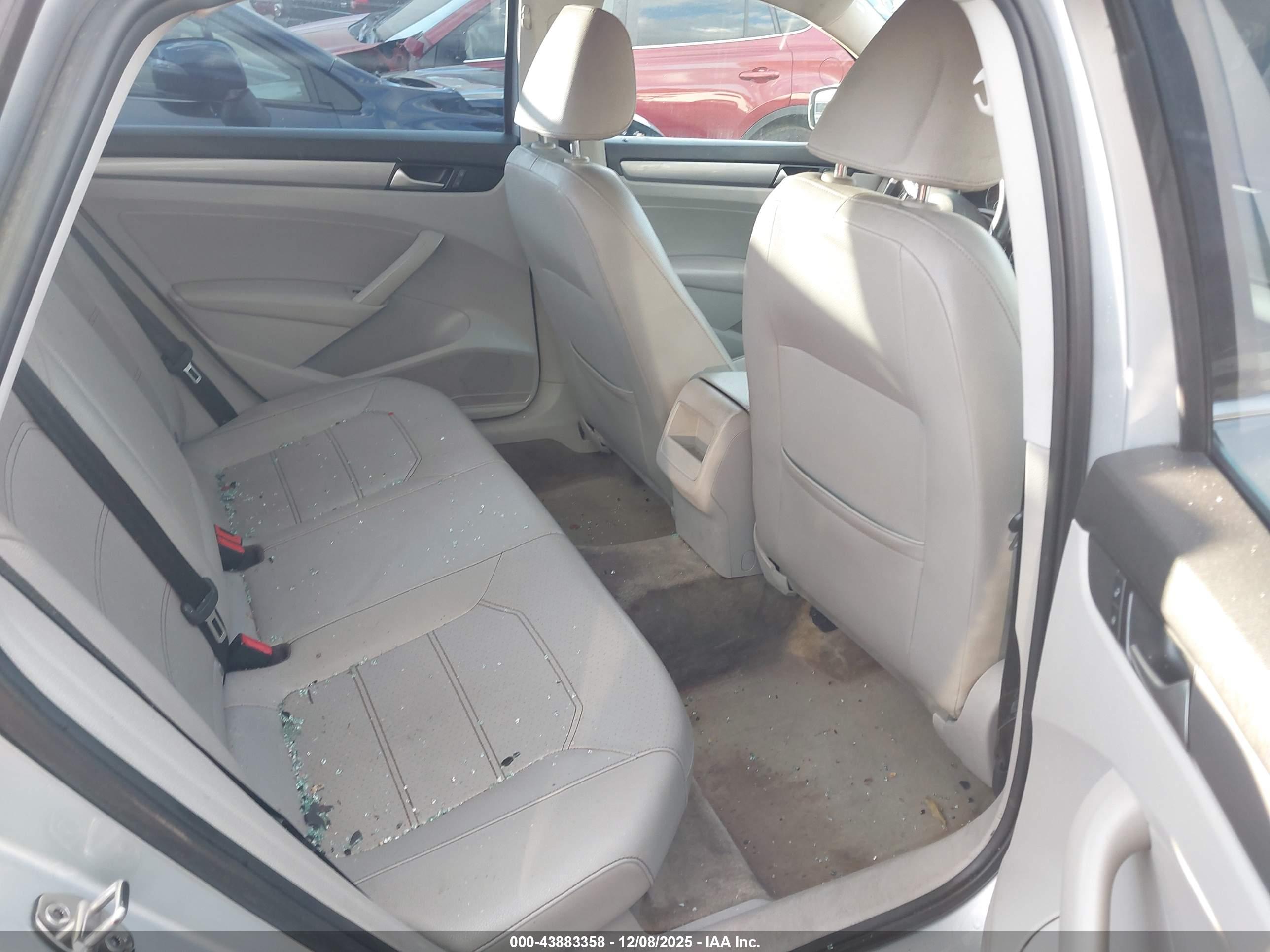 VOLKSWAGEN PASSAT image 8