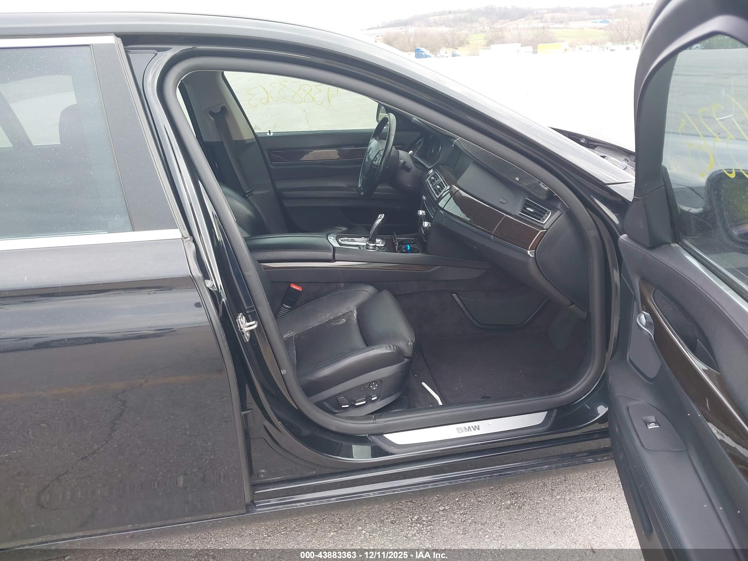 BMW 750LI image 5