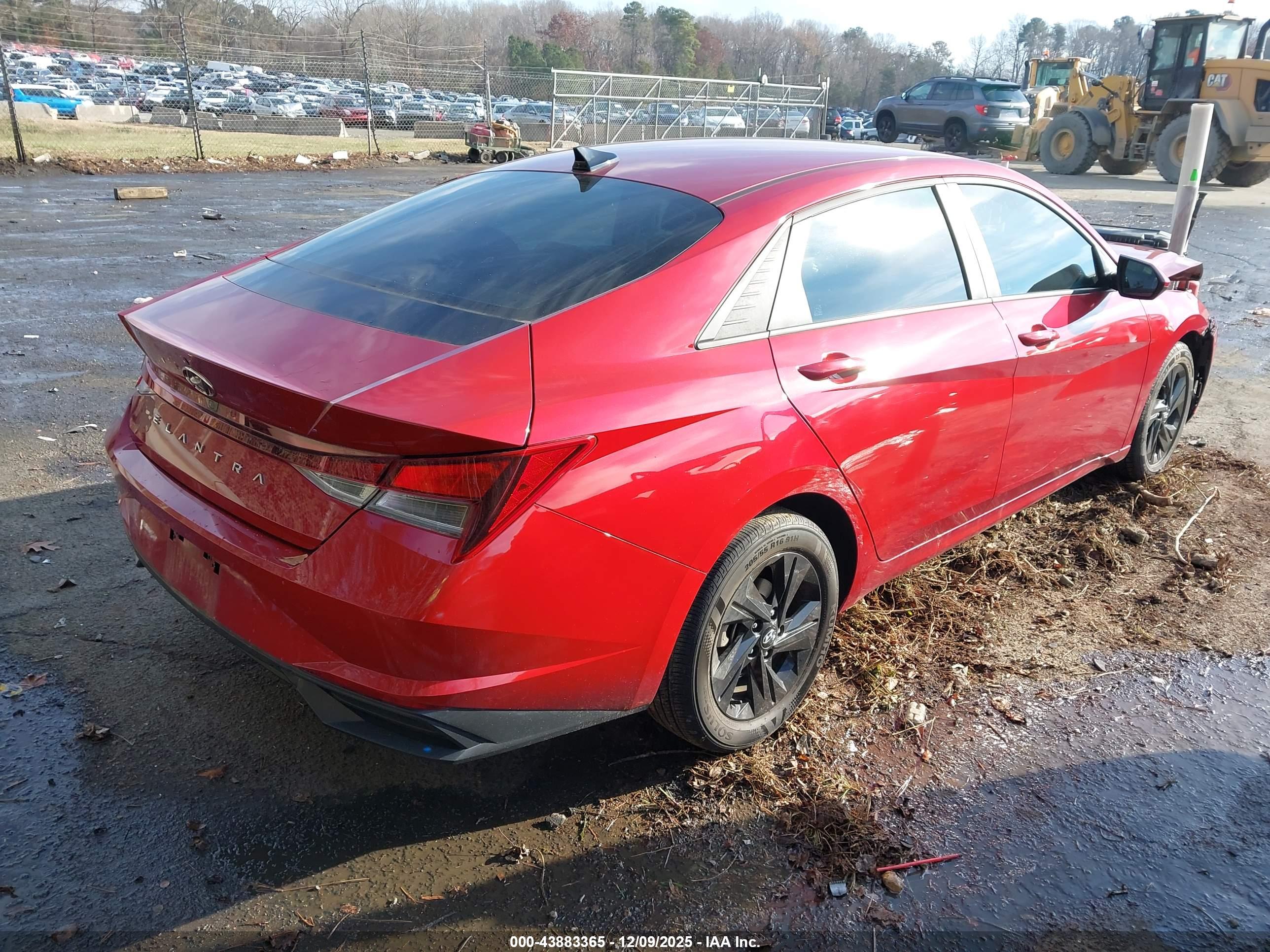 HYUNDAI ELANTRA image 4