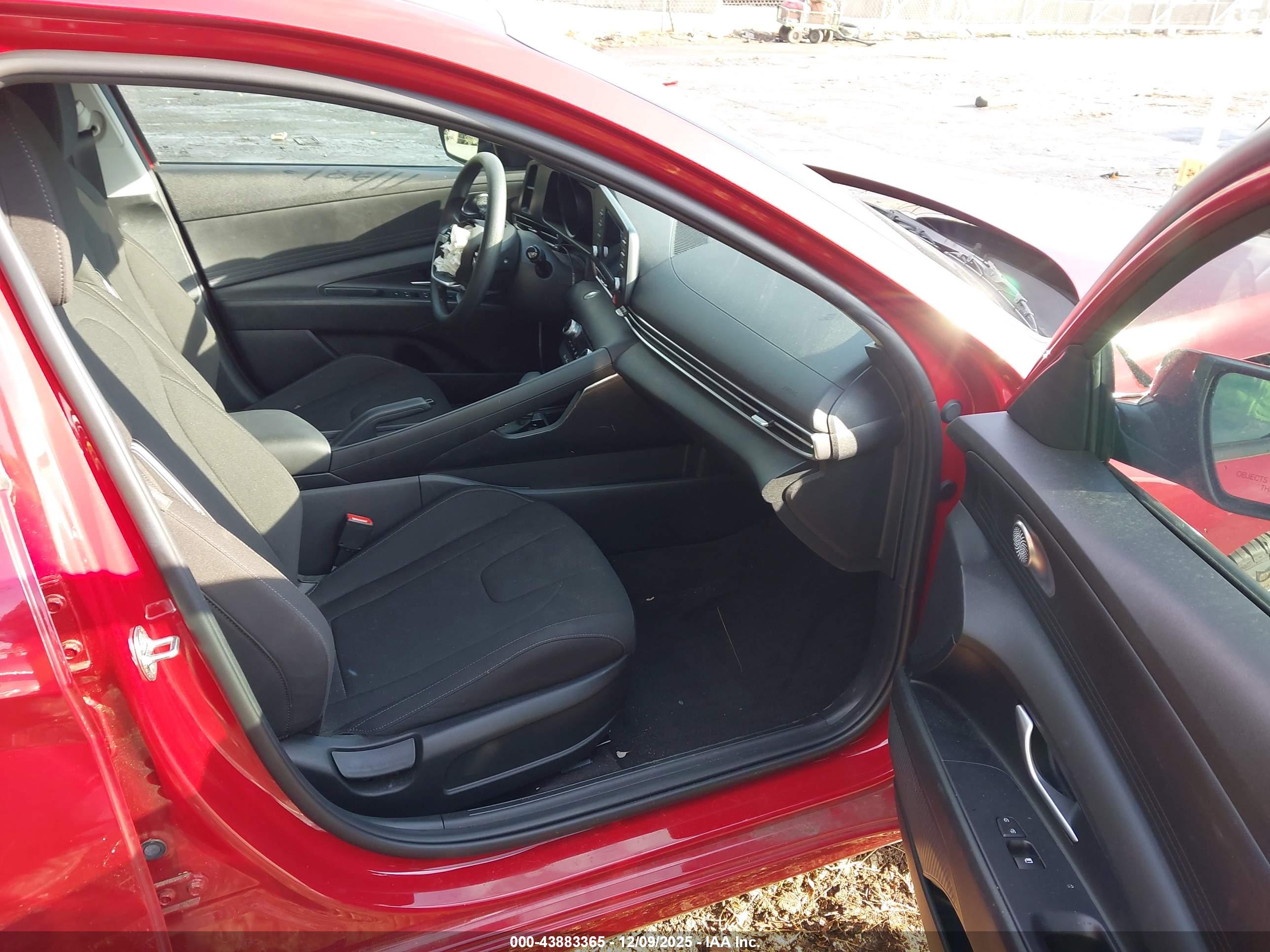 HYUNDAI ELANTRA image 5