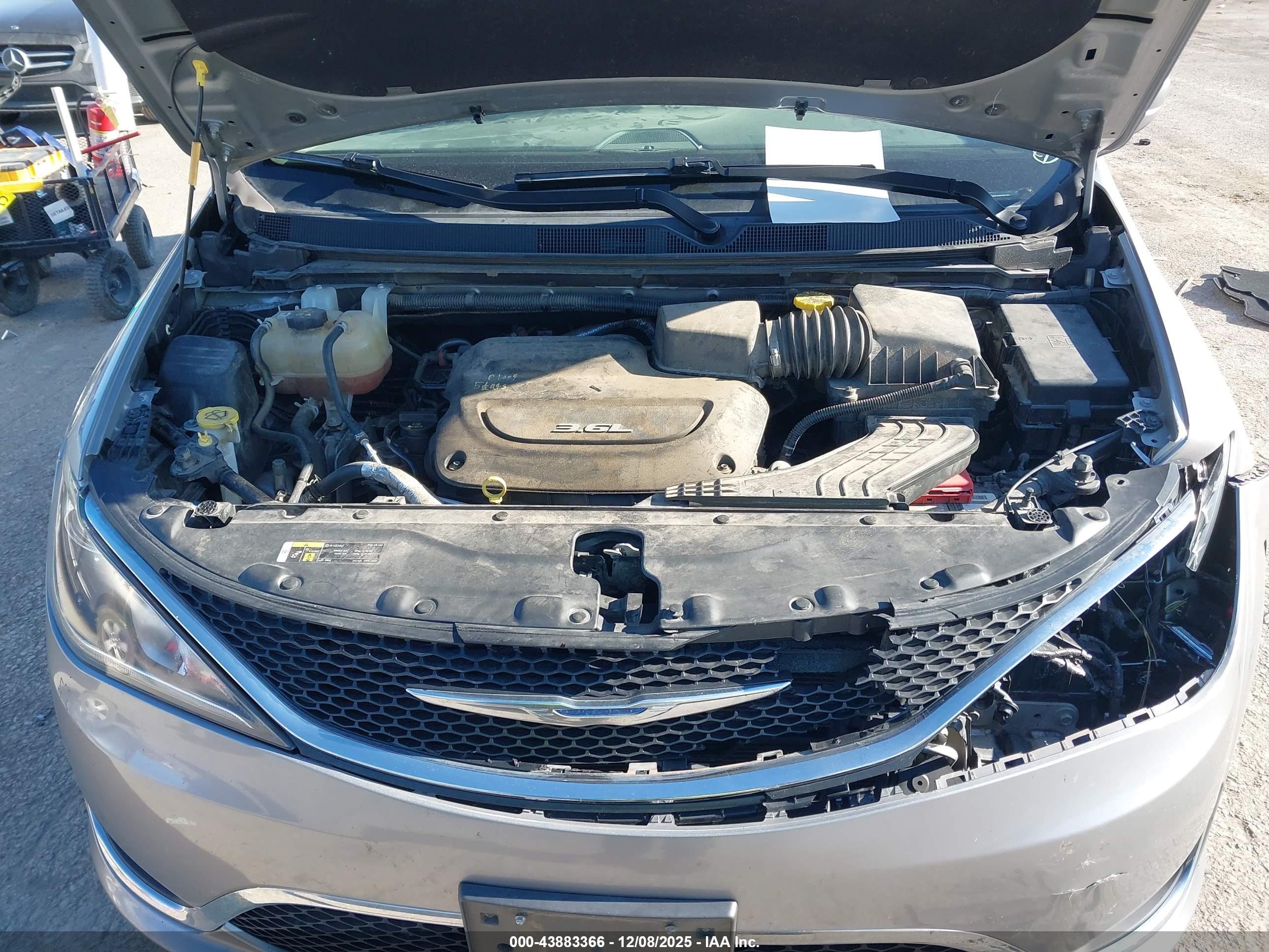 CHRYSLER PACIFICA image 10