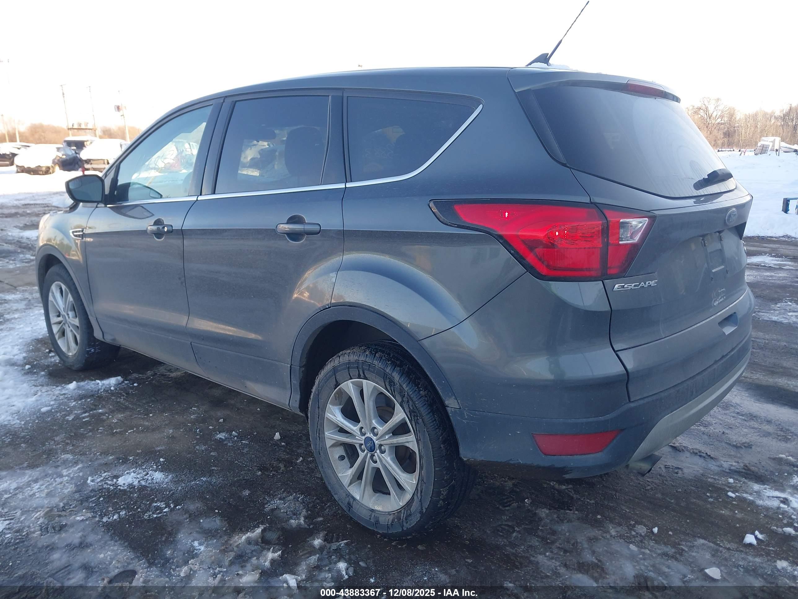 FORD ESCAPE image 3