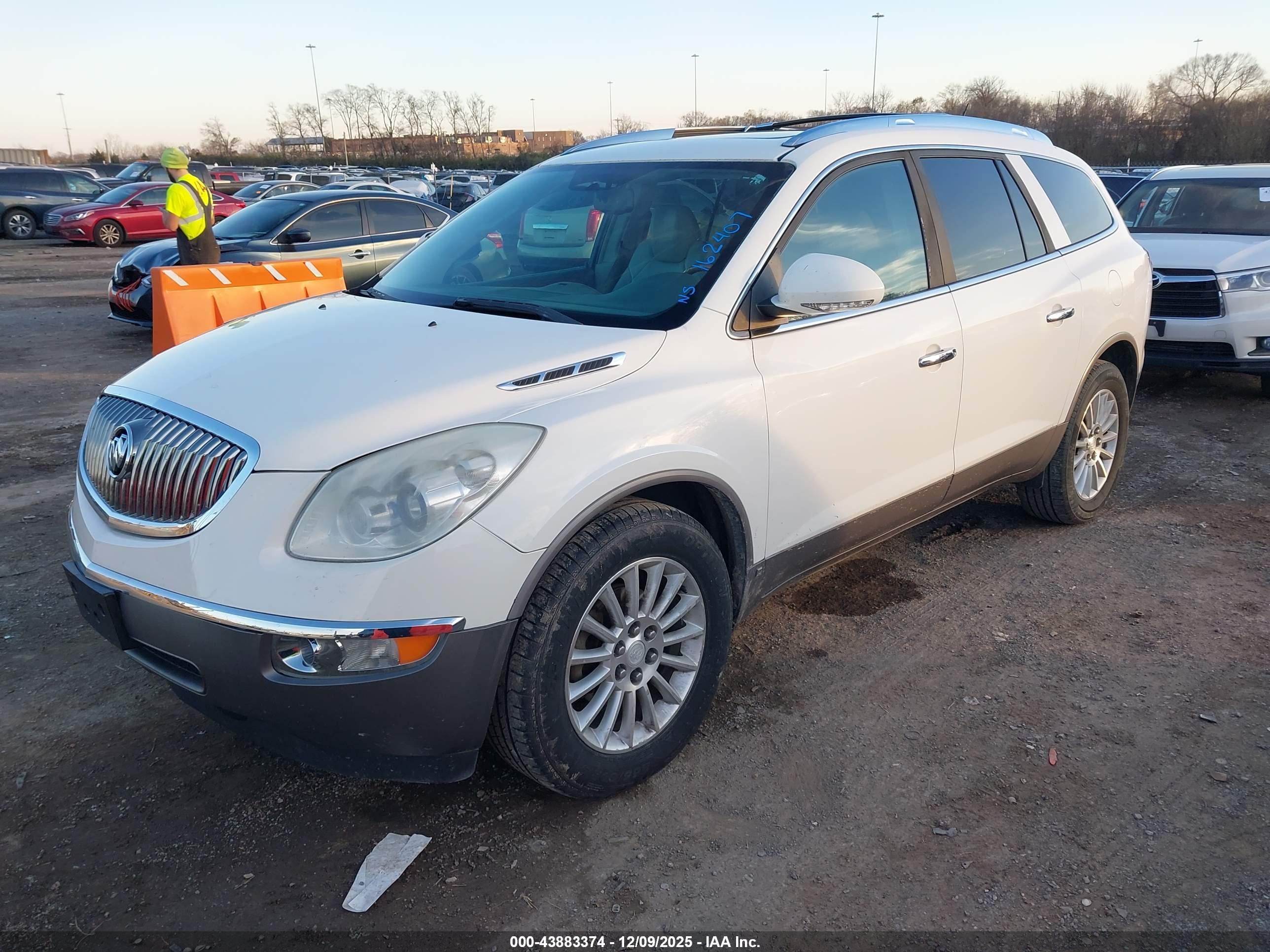 BUICK ENCLAVE image 2