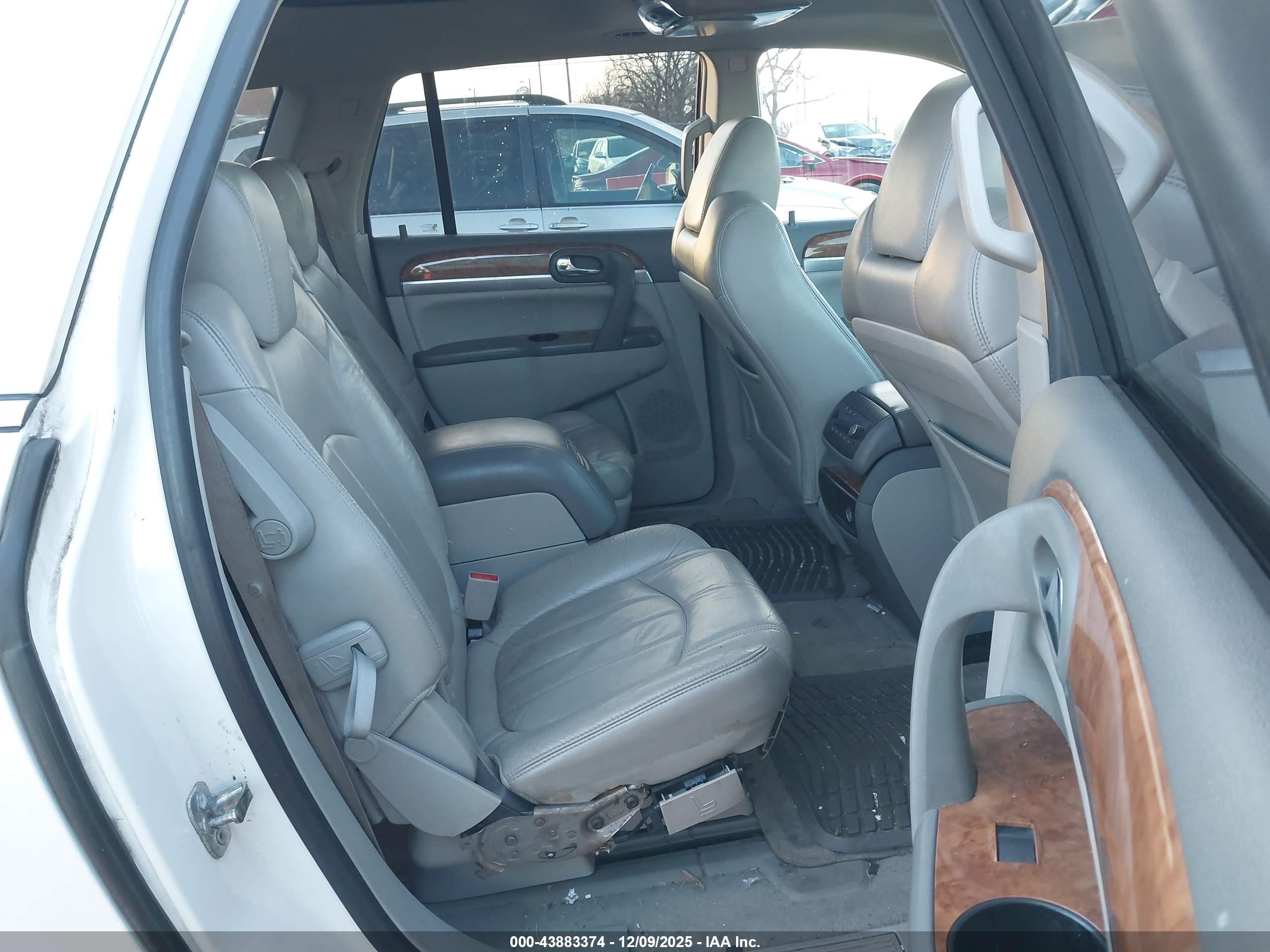 BUICK ENCLAVE image 8