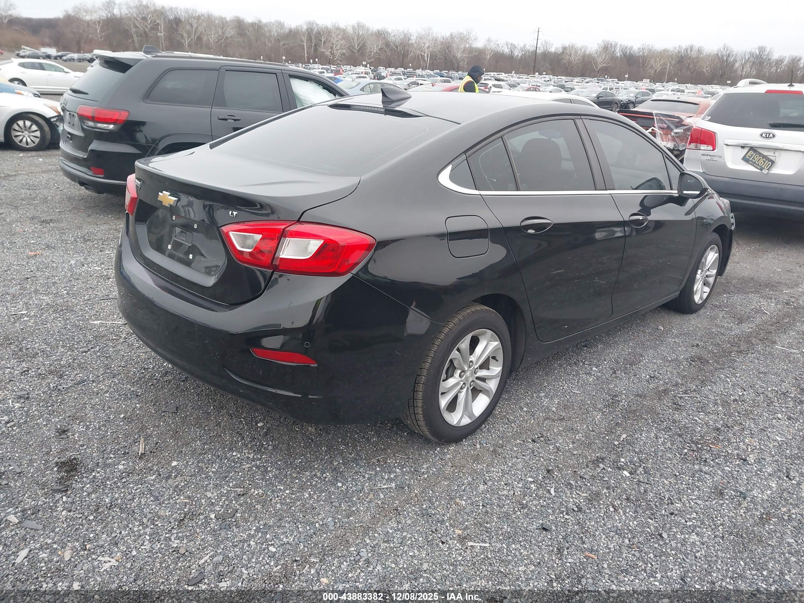 CHEVROLET CRUZE image 4
