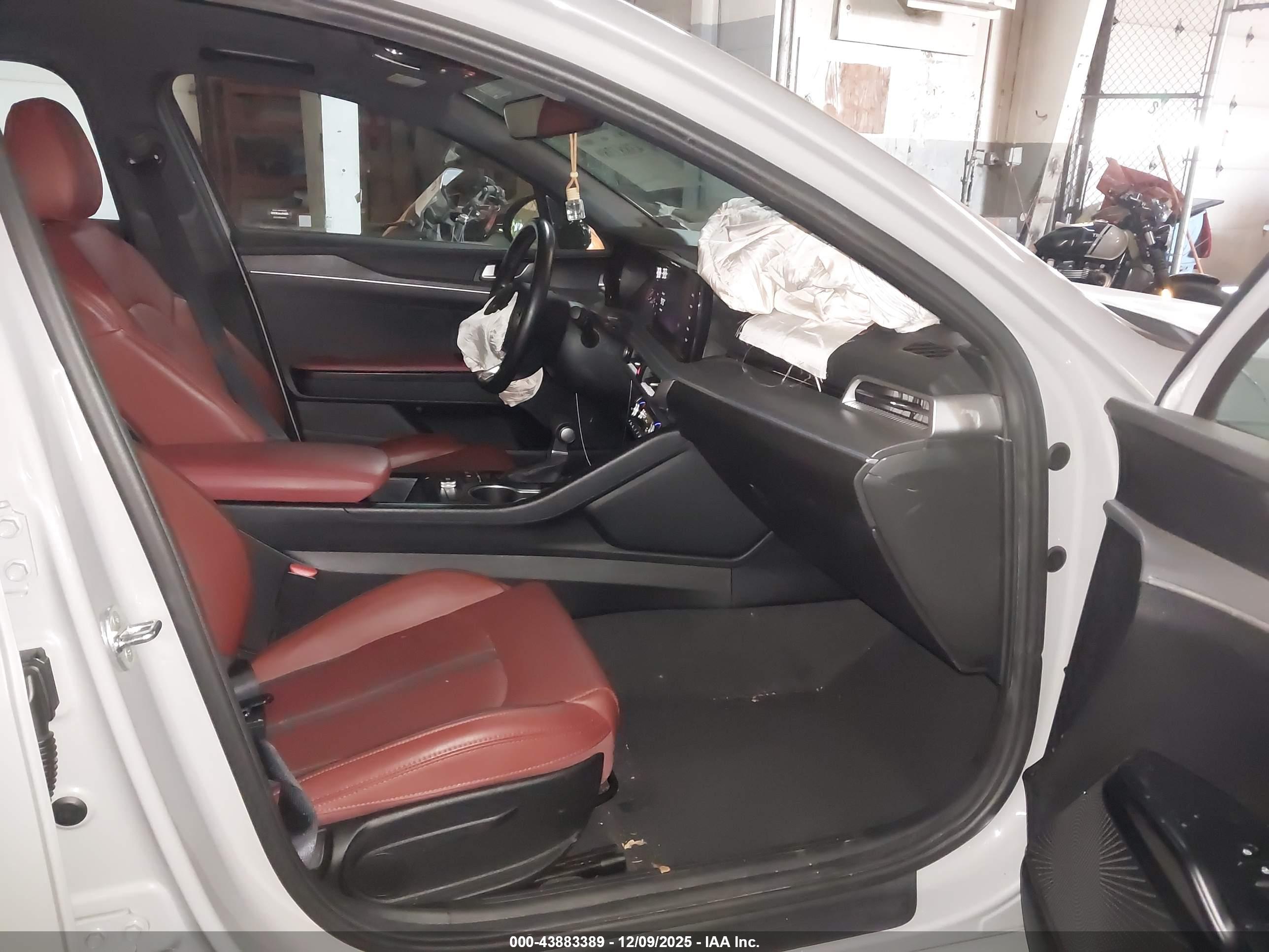 KIA K5 image 5