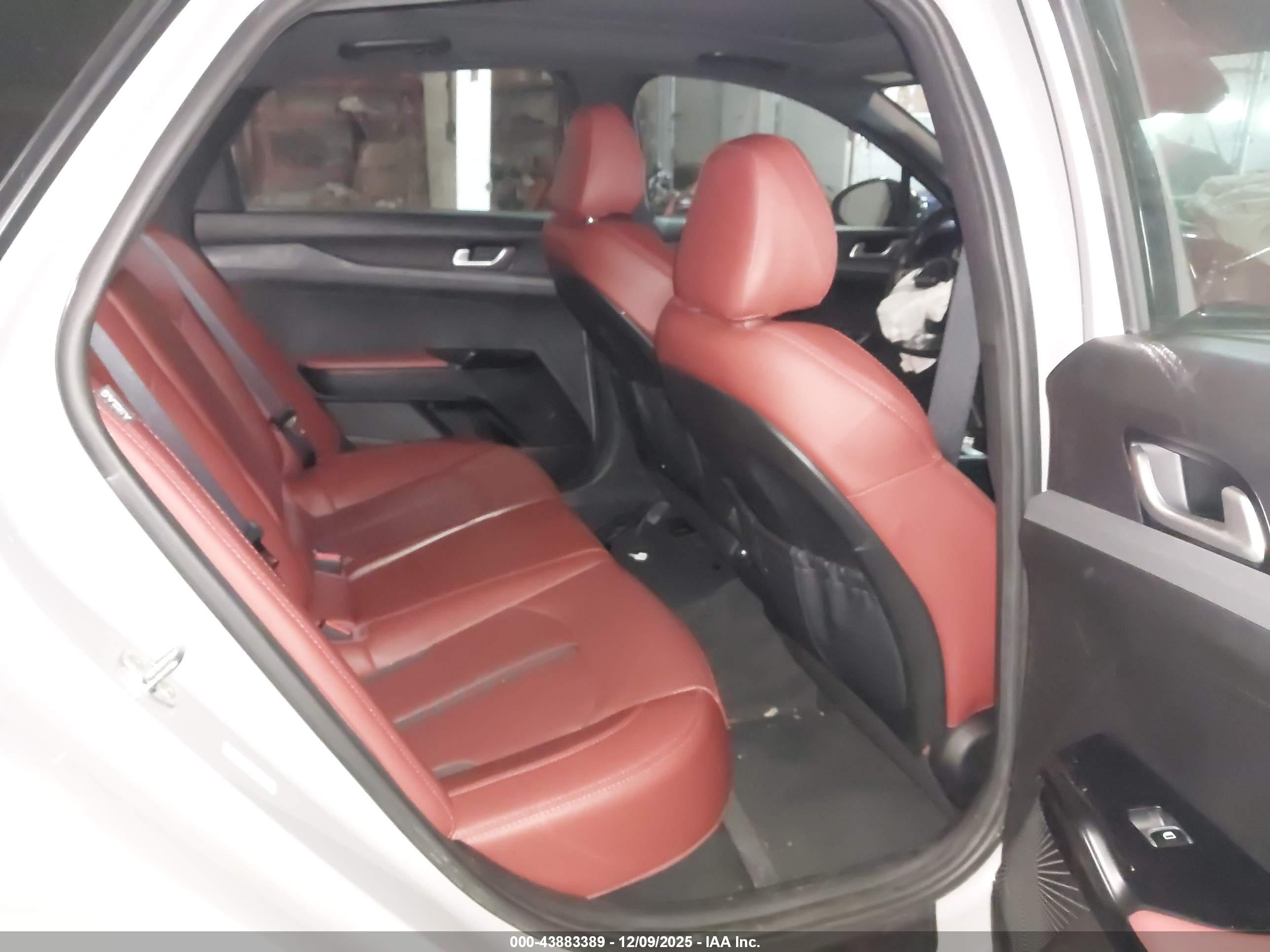 KIA K5 image 8