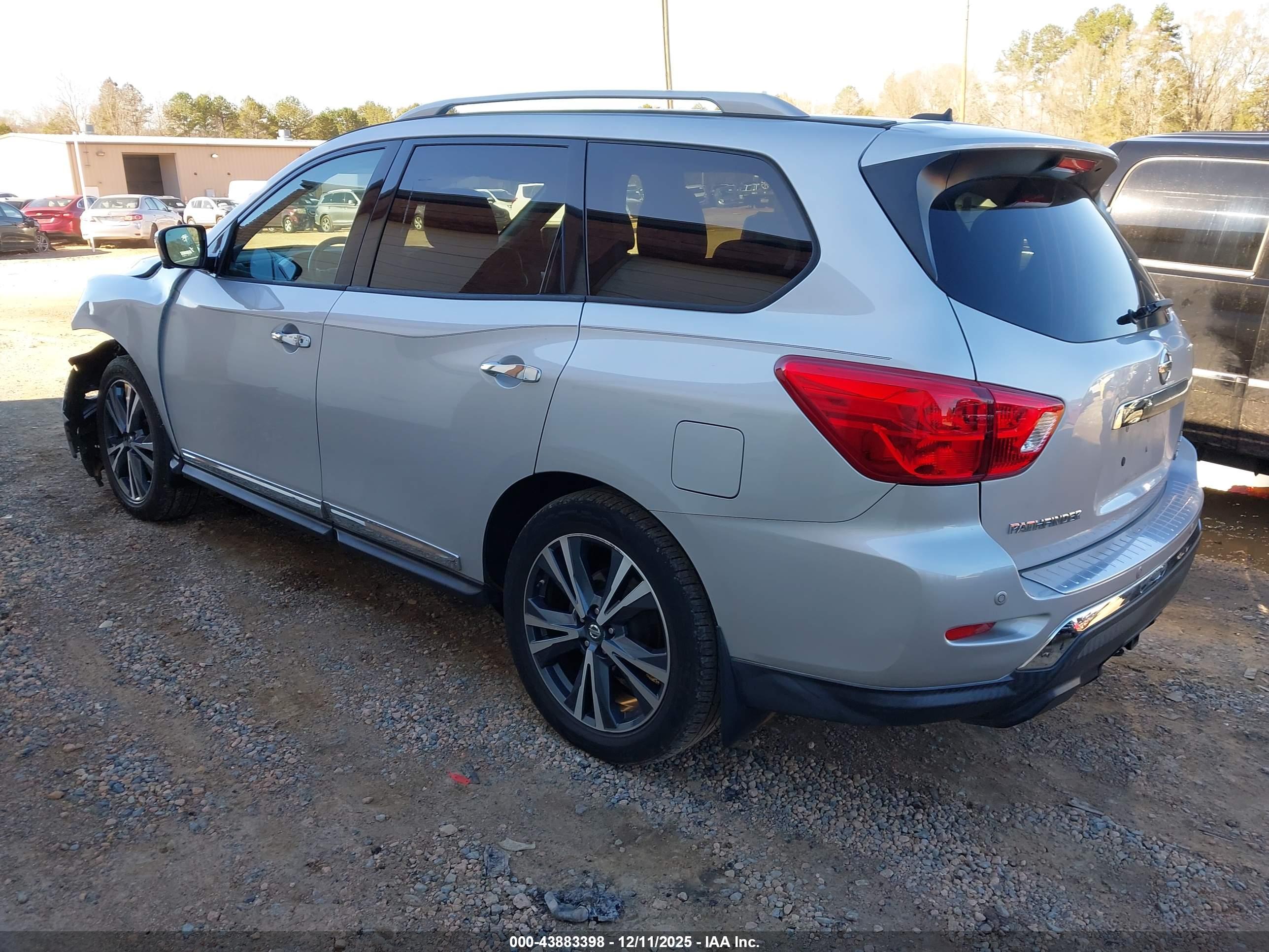 NISSAN PATHFINDER image 3