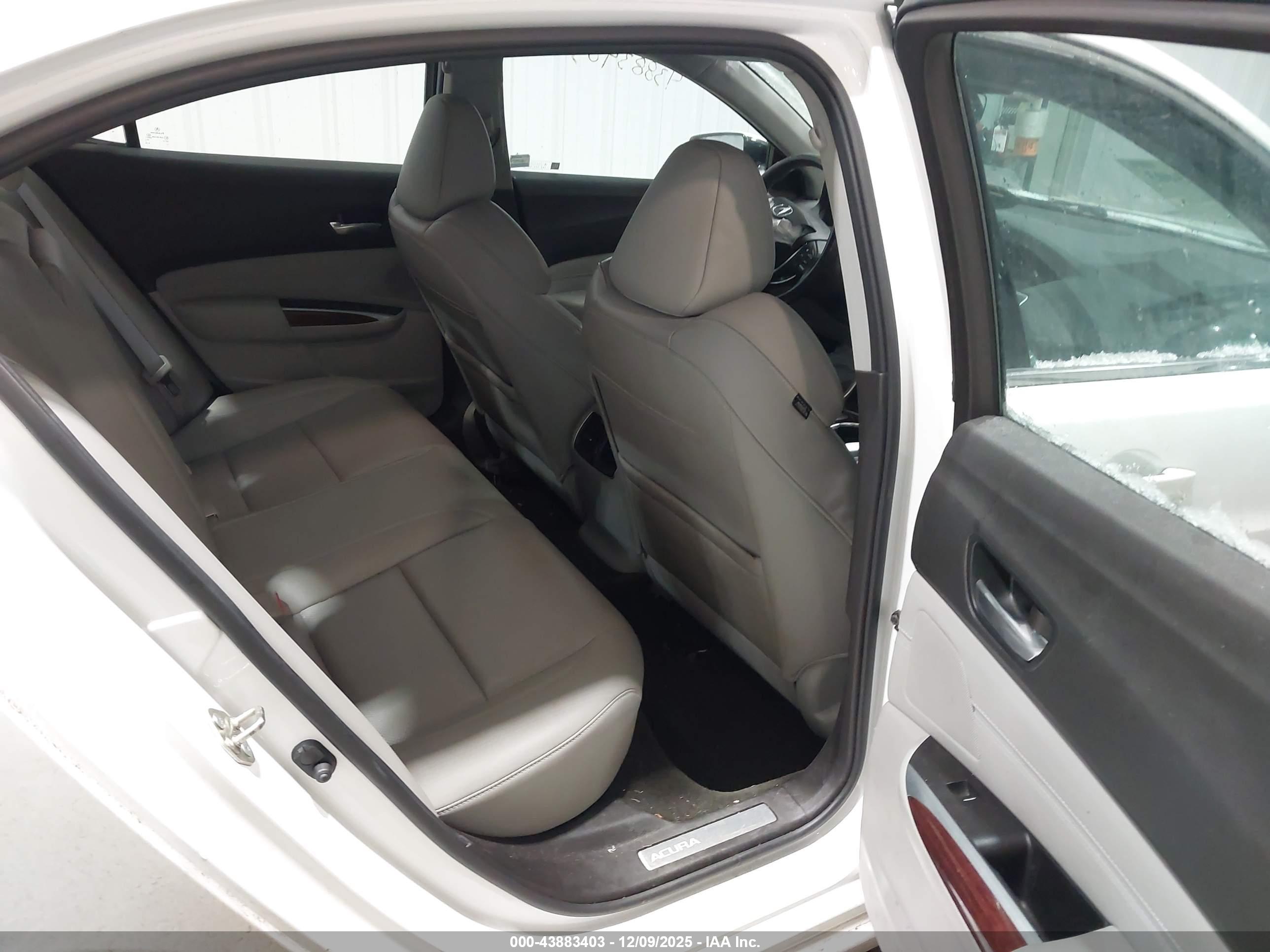 ACURA TLX image 8