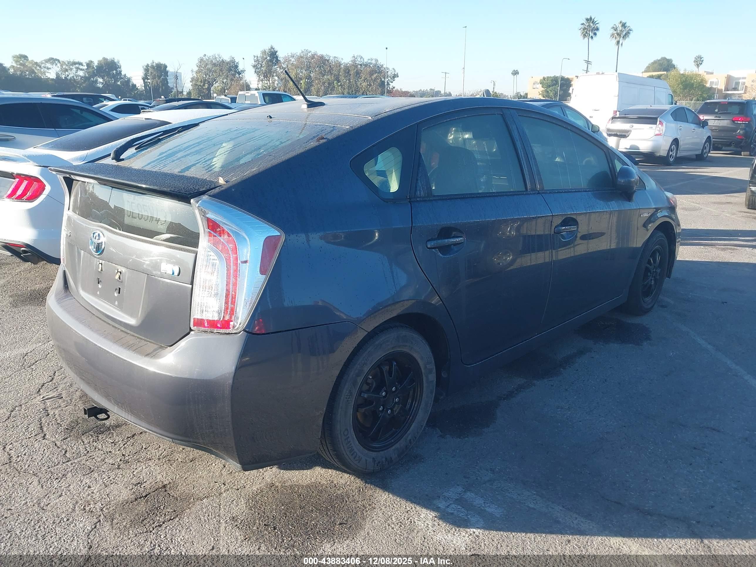 TOYOTA PRIUS image 4