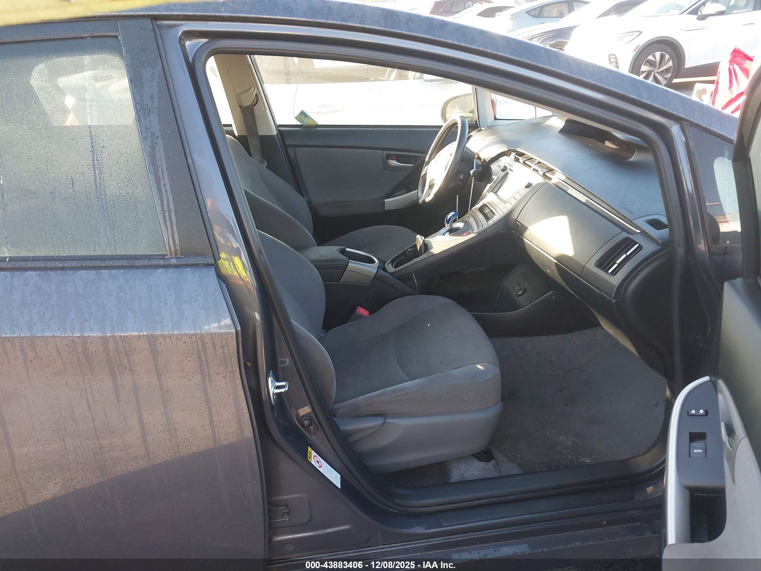 TOYOTA PRIUS image 5